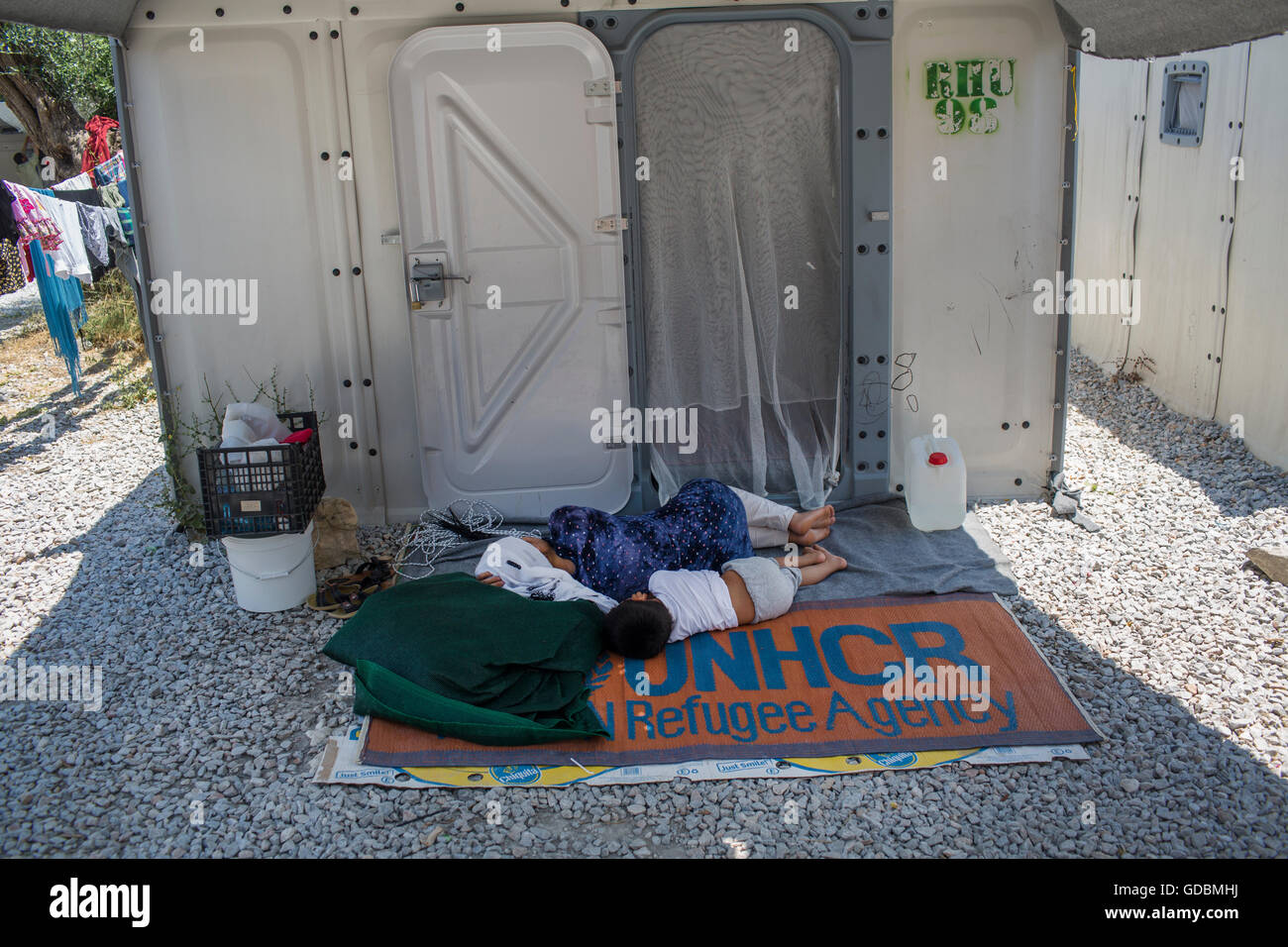 Iraker, Afghanen und syrische Flüchtlinge in Kara Tepe Flüchtlingslager in Lesbos, Griechenland Stockfoto