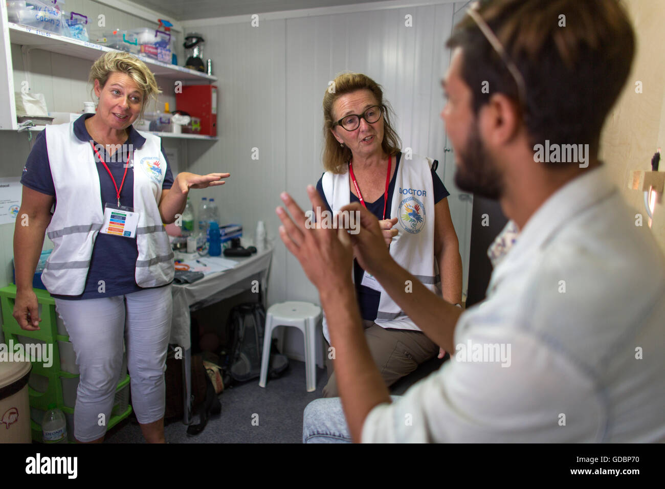 Mobile Klinik für syrische Flüchtlinge in Moria Refugeecamp, niederländische Boot Flüchtling Stiftung in Lesbos, Griechenland Stockfoto