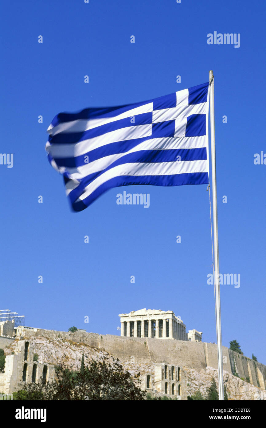 Griechische Flagge vor der Akropolis, Athen, Griechenland Stockfoto