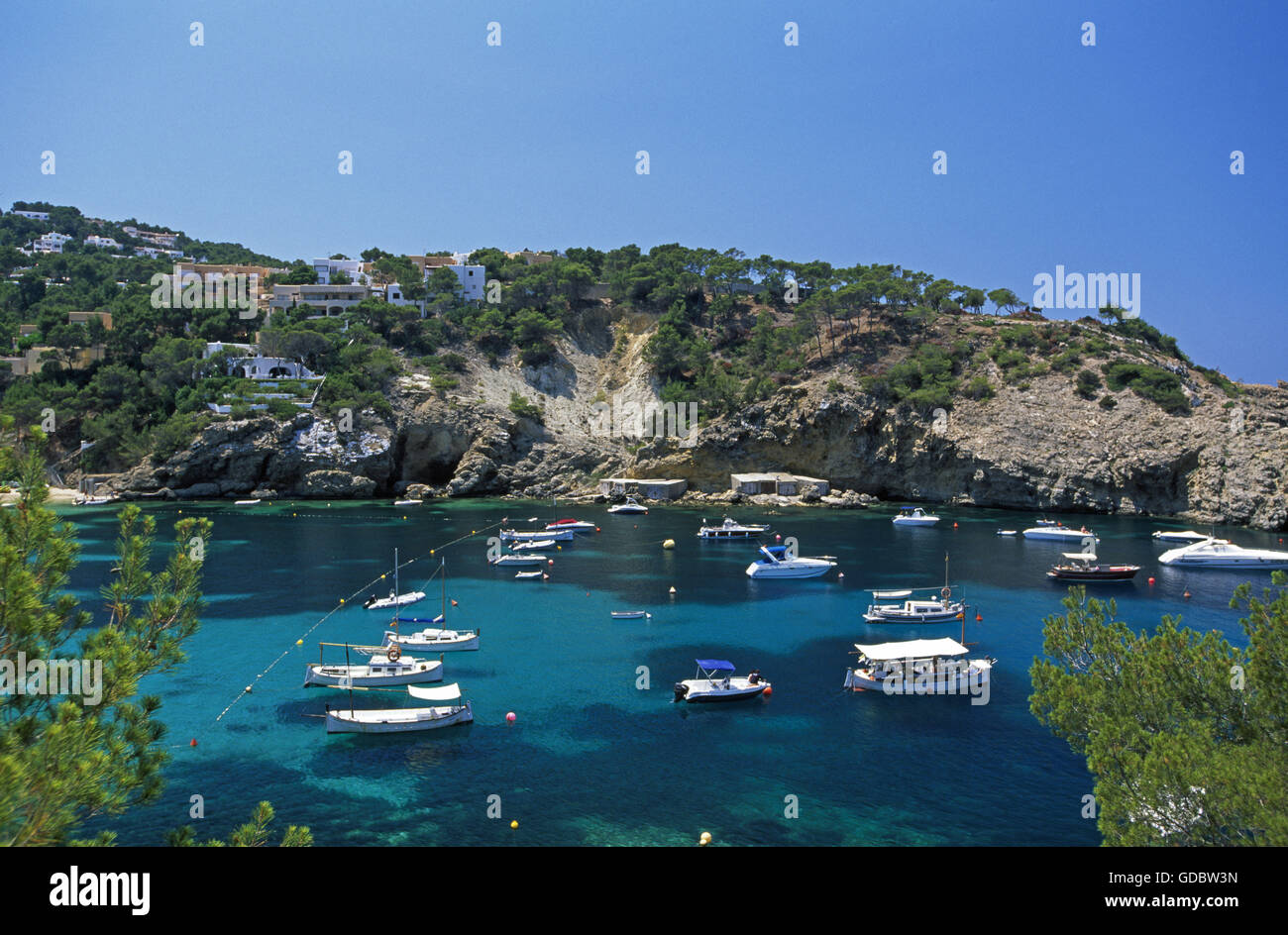 Segelboote in Cala Vadella, Ibiza, Balearen, Spanien Stockfoto