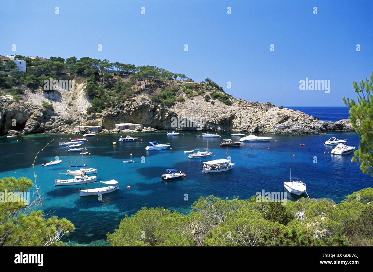 Segelboote in Cala Vadella, Ibiza, Balearen, Spanien Stockfoto
