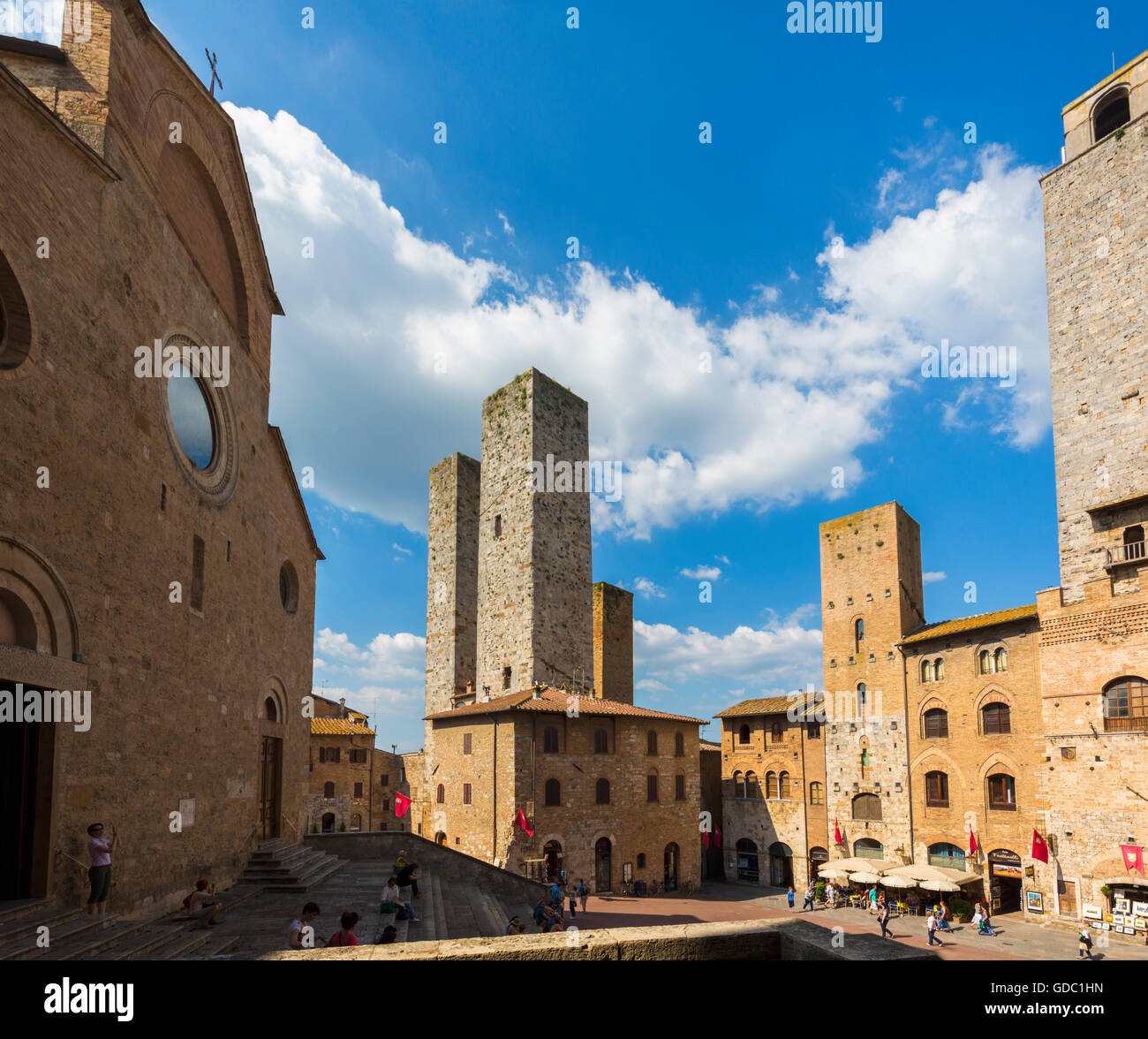San Gimignano, Provinz Siena, Toskana, Italien.  Piazza del Duomo. Stockfoto