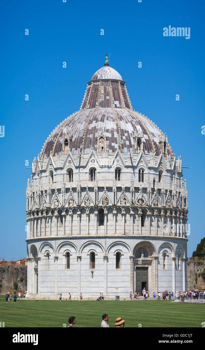 Pisa, Provinz Pisa, Toskana, Italien. Das Baptisterium im Campo dei Miracoli, oder Feld der Wunder. Stockfoto