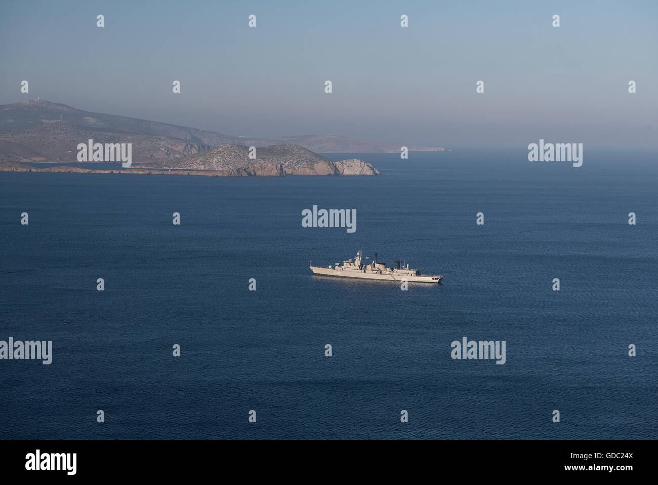 Eine griechische Marine Fregatte auf der griechischen Insel Astypalea im Ägäischen Meer Stockfoto