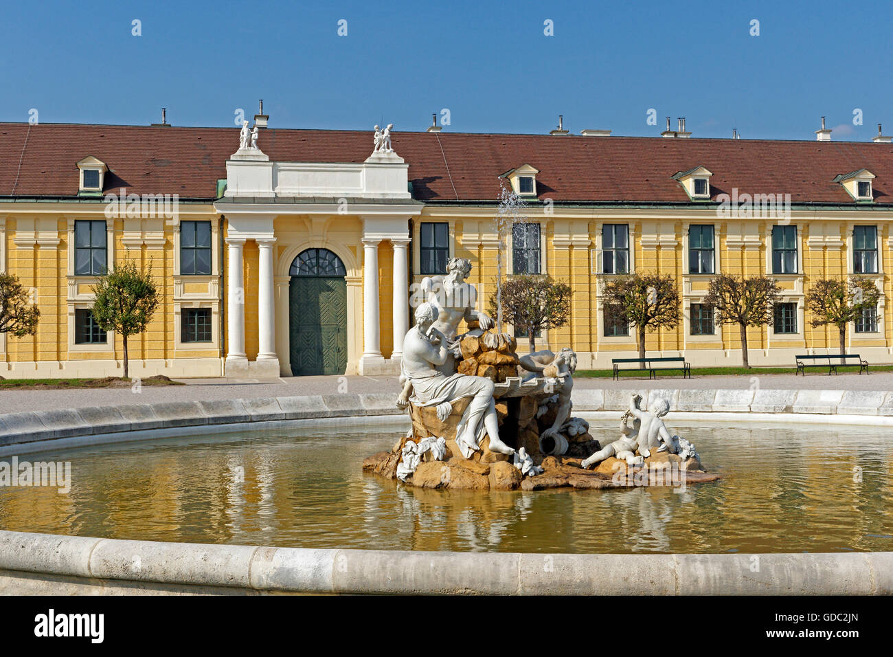 Schloss Schönbrunn, Vorplatz, Brunnen Stockfoto