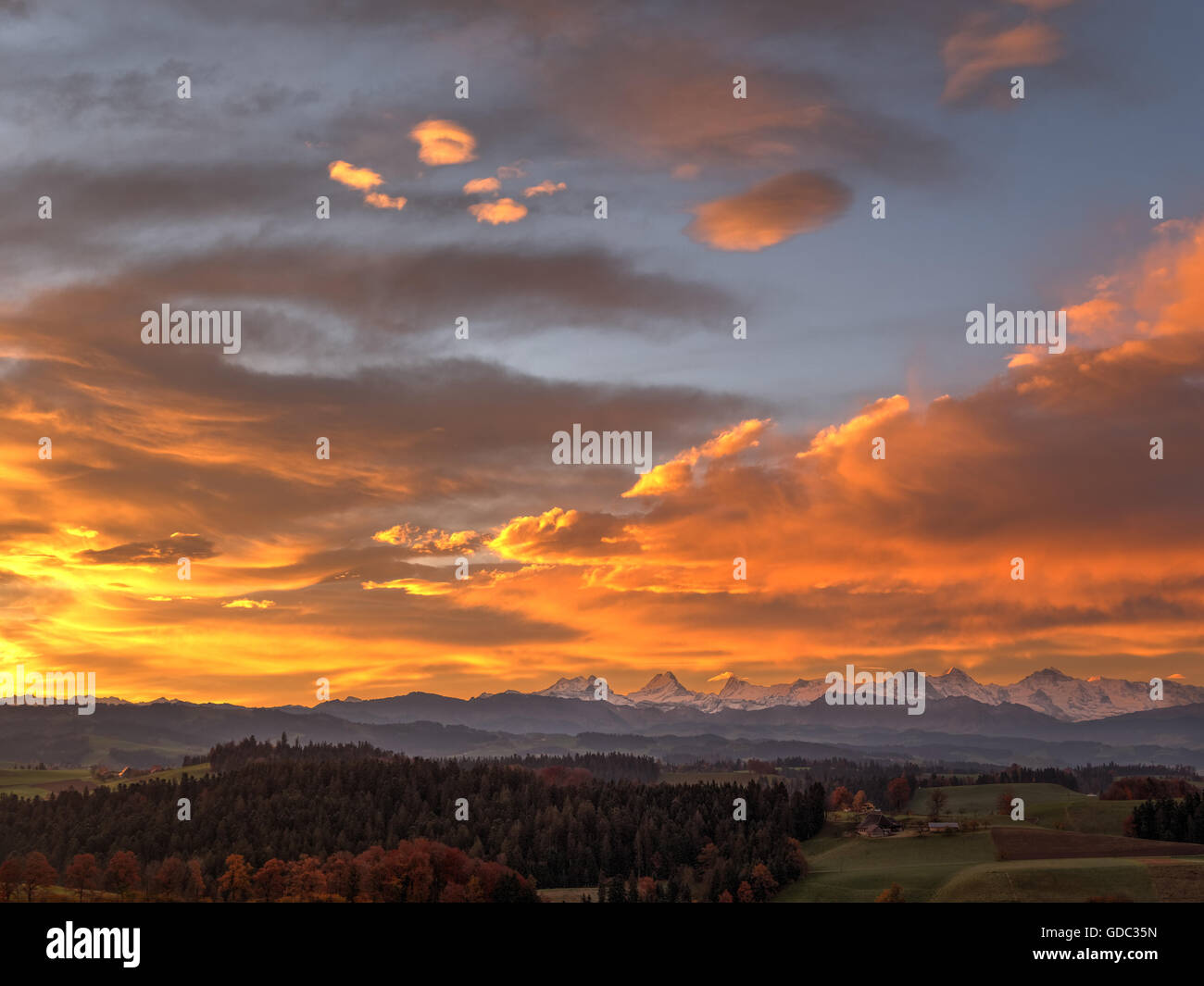 Morgen über Emmental rot Stockfoto