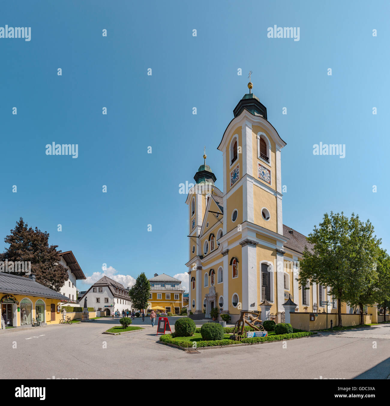 St. Johann in Tirol, Österreich, der Dekanatspfarr Kirche am Hauptplatz Stockfoto