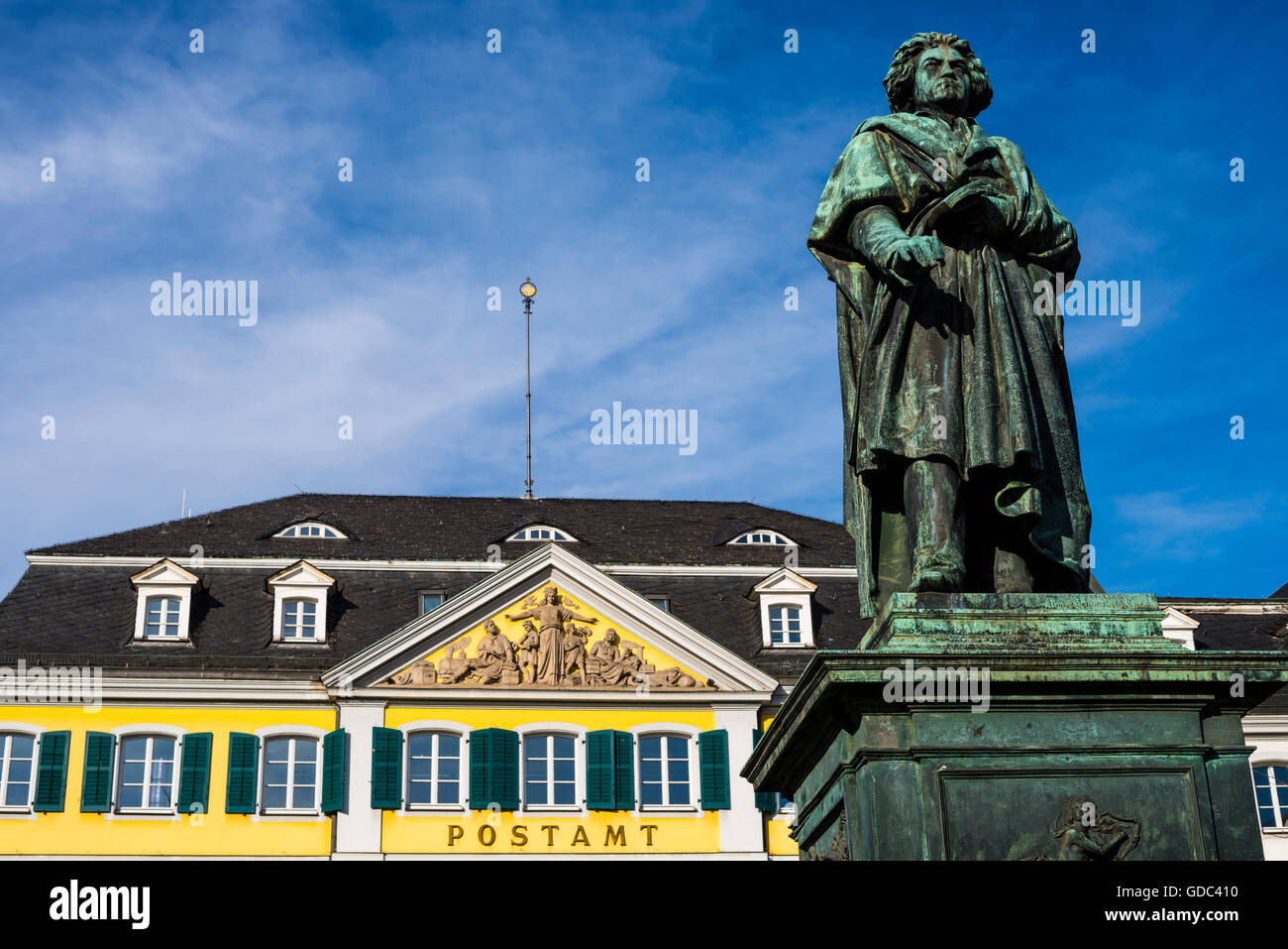 Beethoven, Bonn, Figur aus Bronze, Architektur, Denkmal, Deutschland, Europa, Fassade, Fürstenbergisches Palais, Gebäudefassade, Haupt Stockfoto