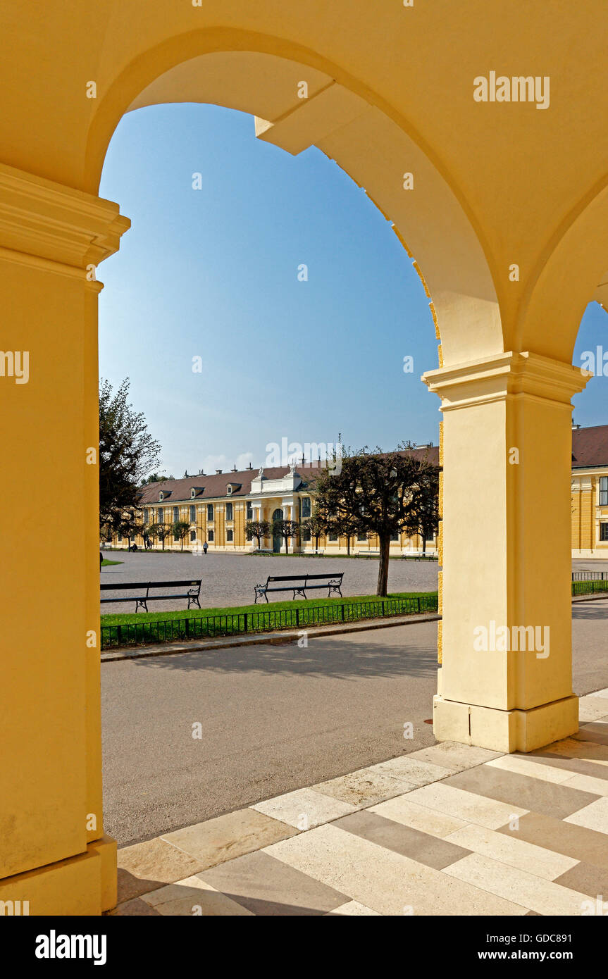 Schloss Schönbrunn, Vorplatz, Arkaden Stockfoto