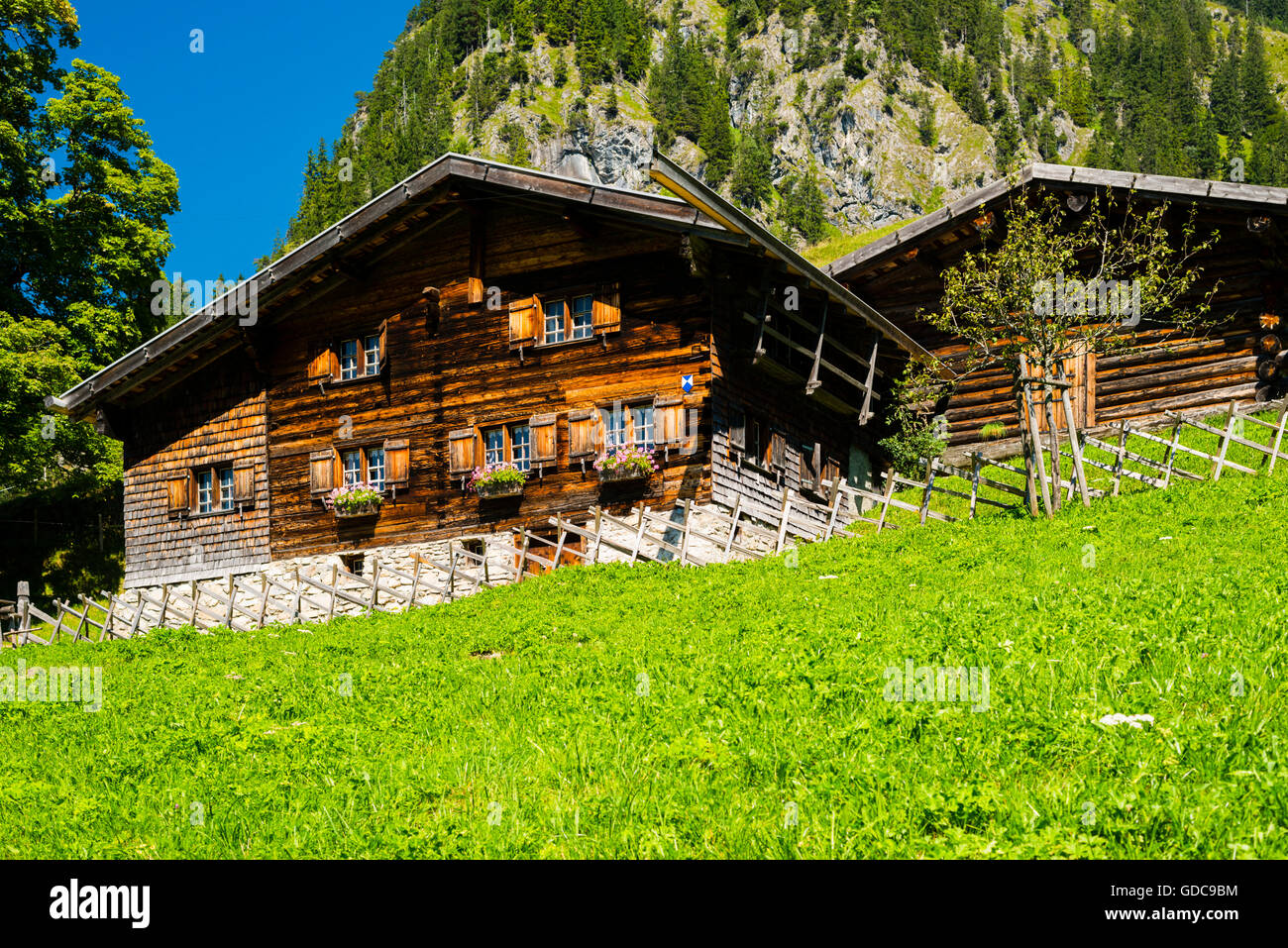 Allgäu, Allgäuer Alpen, Alpen, Alpine Landschaft, Bauernhof, Bayern, in der Nähe von Oberstdorf, Deutschland, Europa, Gerstruben, Holzhaus, Obera Stockfoto