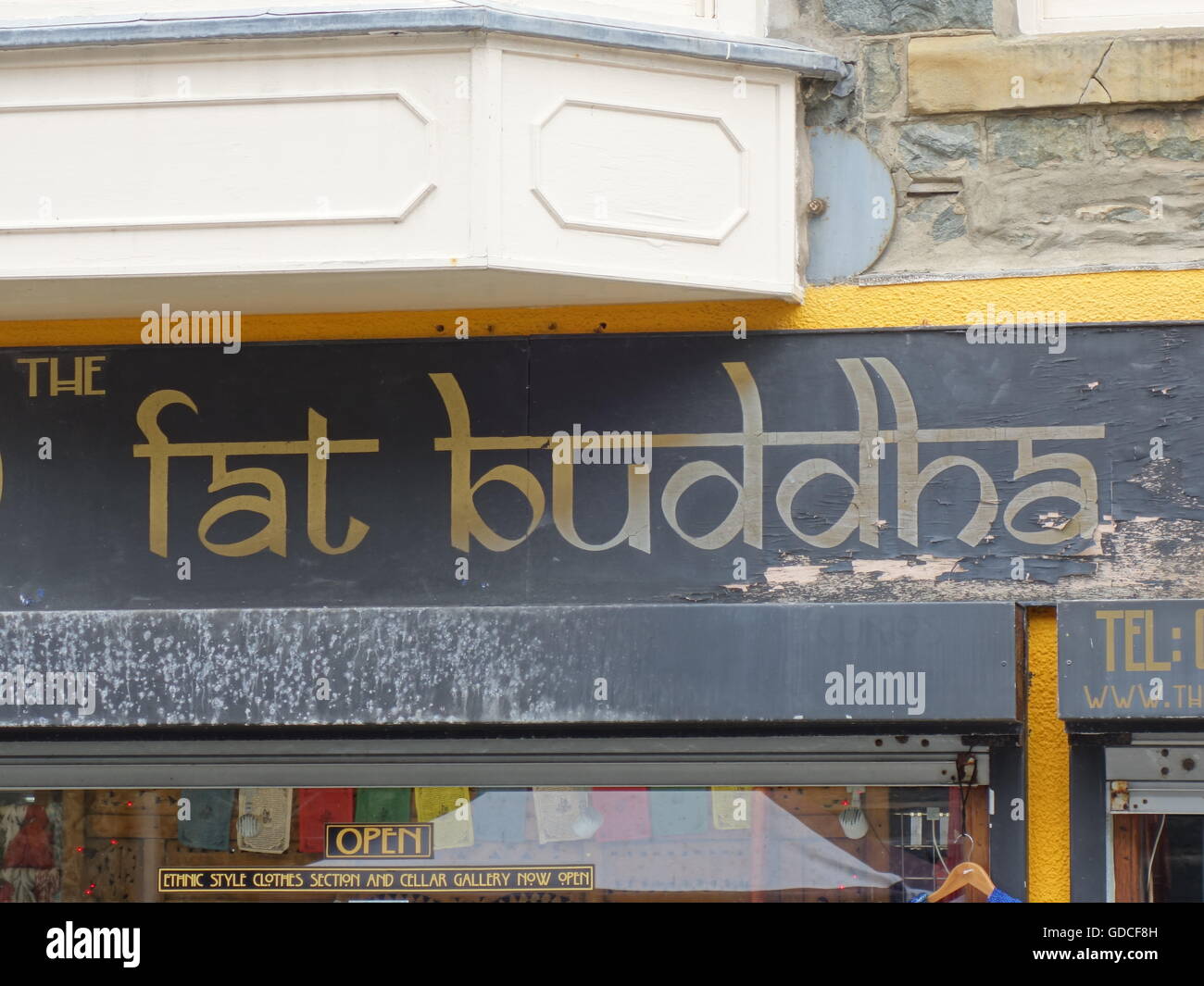 Das Fat Buddha rustikale Zeichen auf der Vorderseite eines Shops Stockfoto