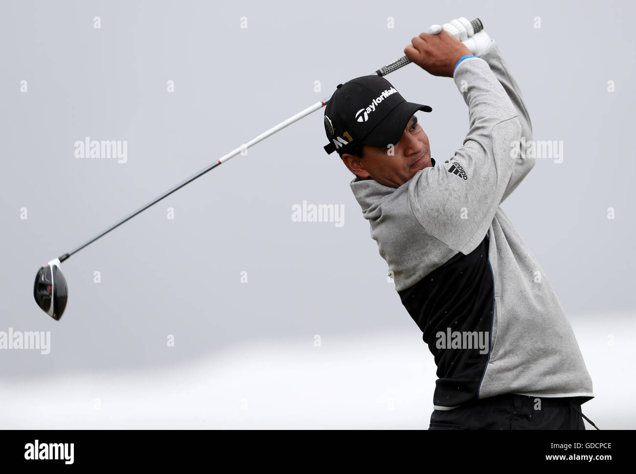 Am zweiten Tag der Open Championship 2016 im Royal Troon Golf Club, South Ayrshire, schlägt der Argentinier Fabian Gomez am vierten Loch ab. DRÜCKEN SIE VERBANDSFOTO. Bilddatum: Freitag, 15. Juli 2016. Siehe PA Geschichte GOLF Open. Bildnachweis sollte lauten: David Davies/PA Wire. Stockfoto