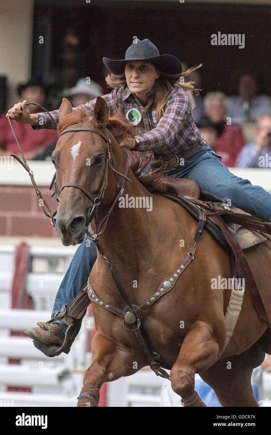 Damen Barrel Racing bei der Calgary Stampede Stockfoto