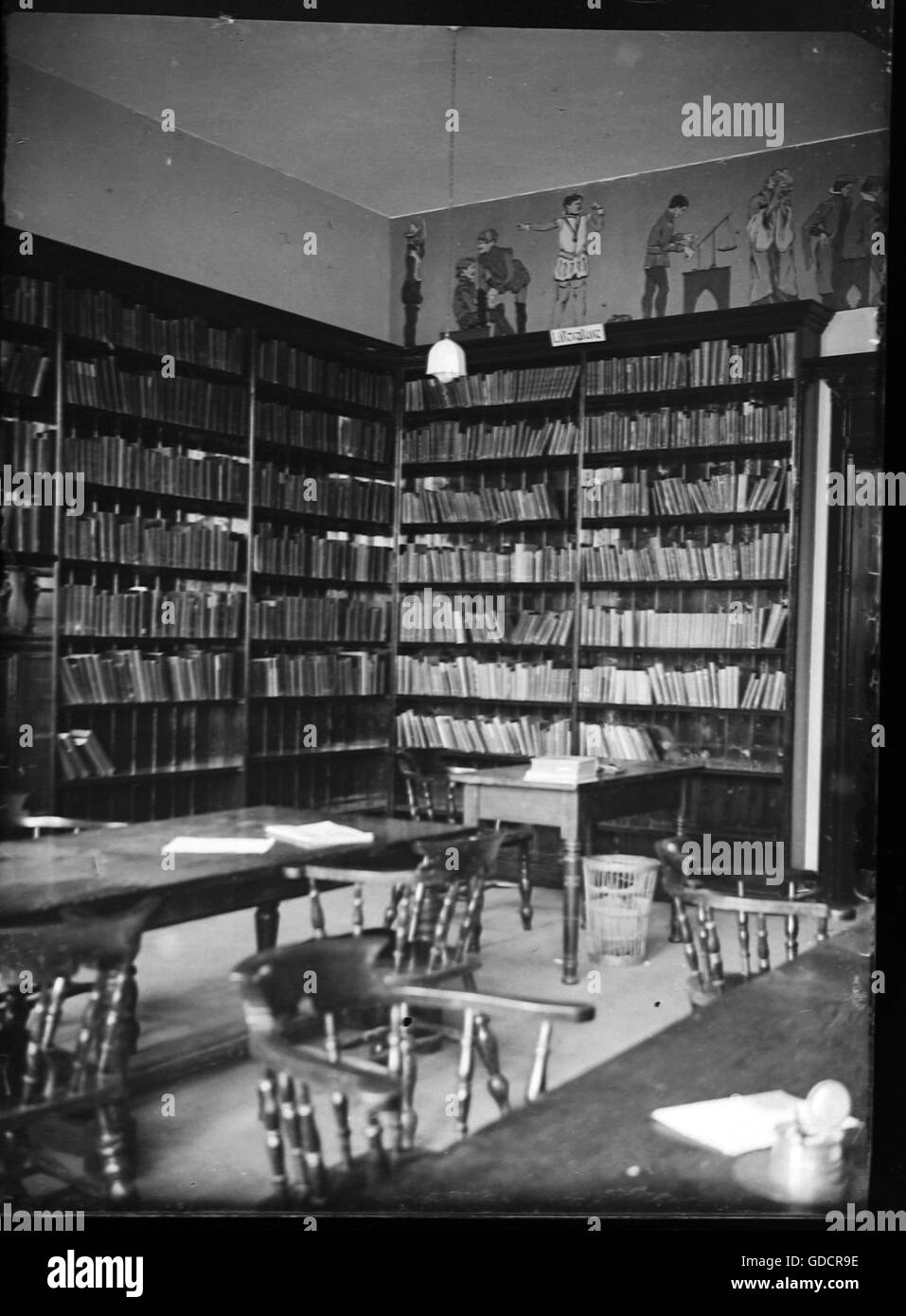 Bibliothek Bancroft Schule, Woodford, Essex. Um 1930.  Von negativen Vorlagenglas gescannt. Stockfoto