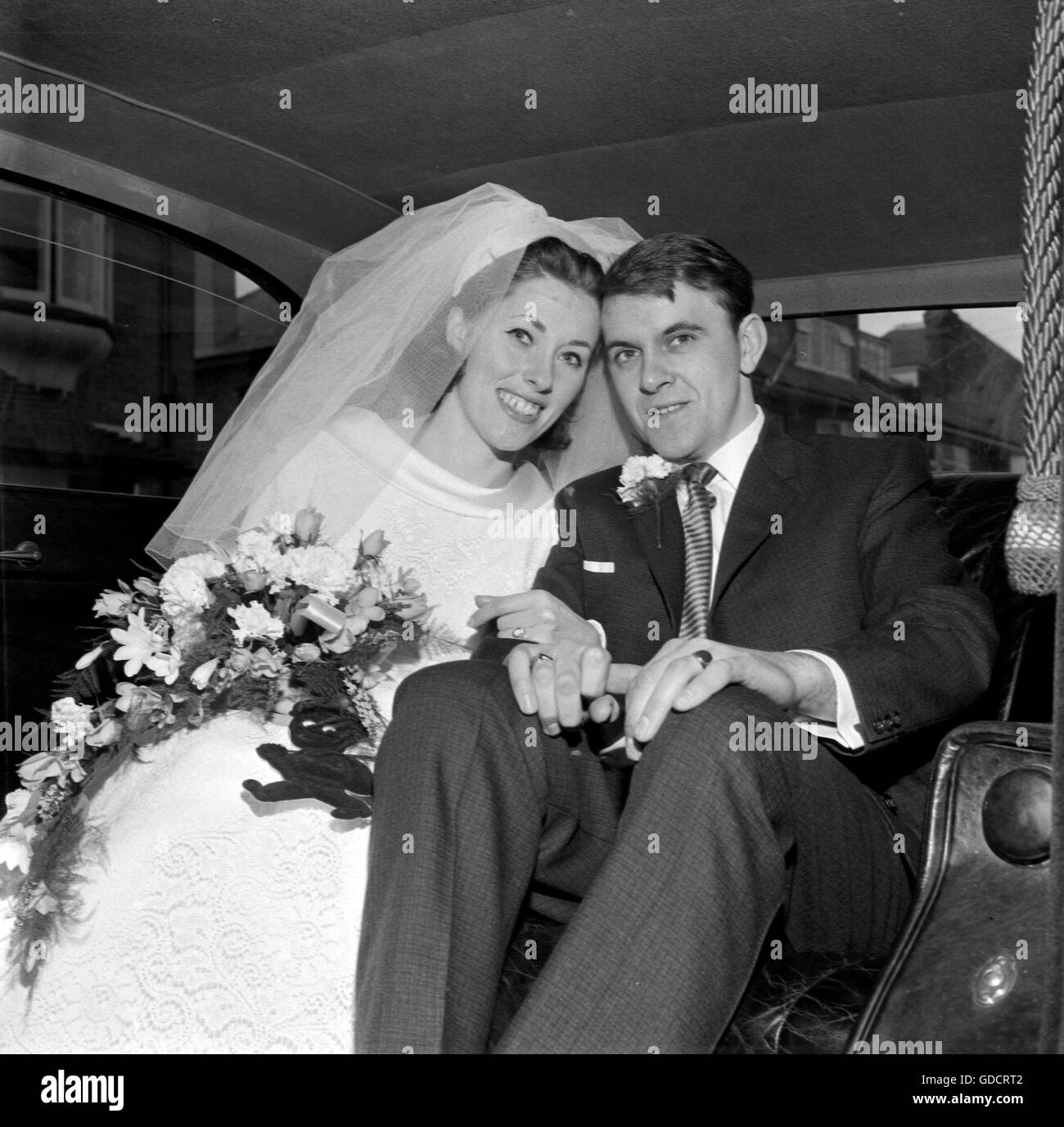 Hochzeit der 1960er jahre -Fotos und -Bildmaterial in hoher Auflösung –  Alamy