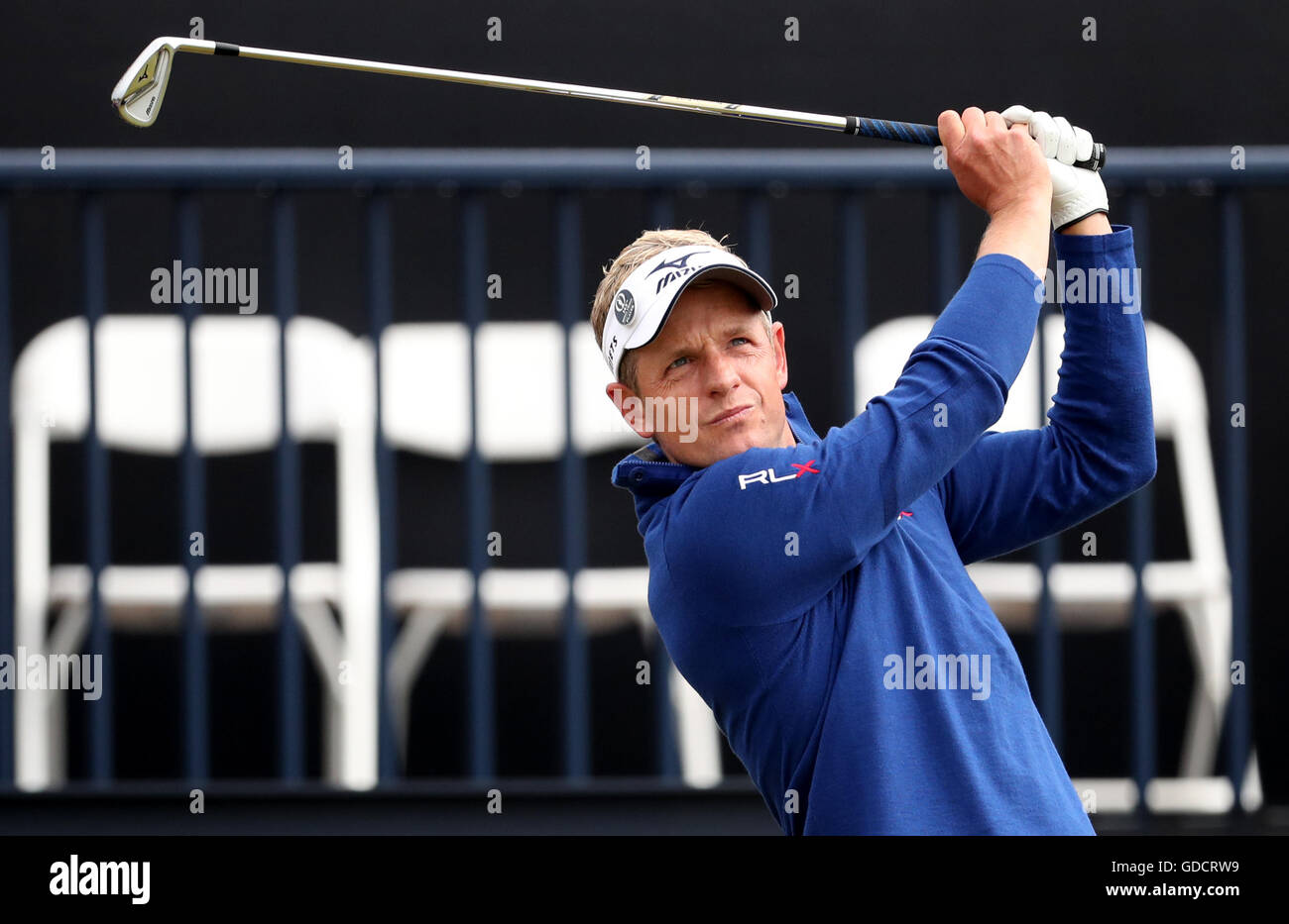 Am zweiten Tag der Open Championship 2016 im Royal Troon Golf Club, South Ayrshire, schlägt sich der englische Luke Donald ab. DRÜCKEN SIE VERBANDSFOTO. Bilddatum: Freitag, 15. Juli 2016. Siehe PA Geschichte GOLF Open. Bildnachweis sollte lauten: Peter Byrne/PA Wire. Stockfoto
