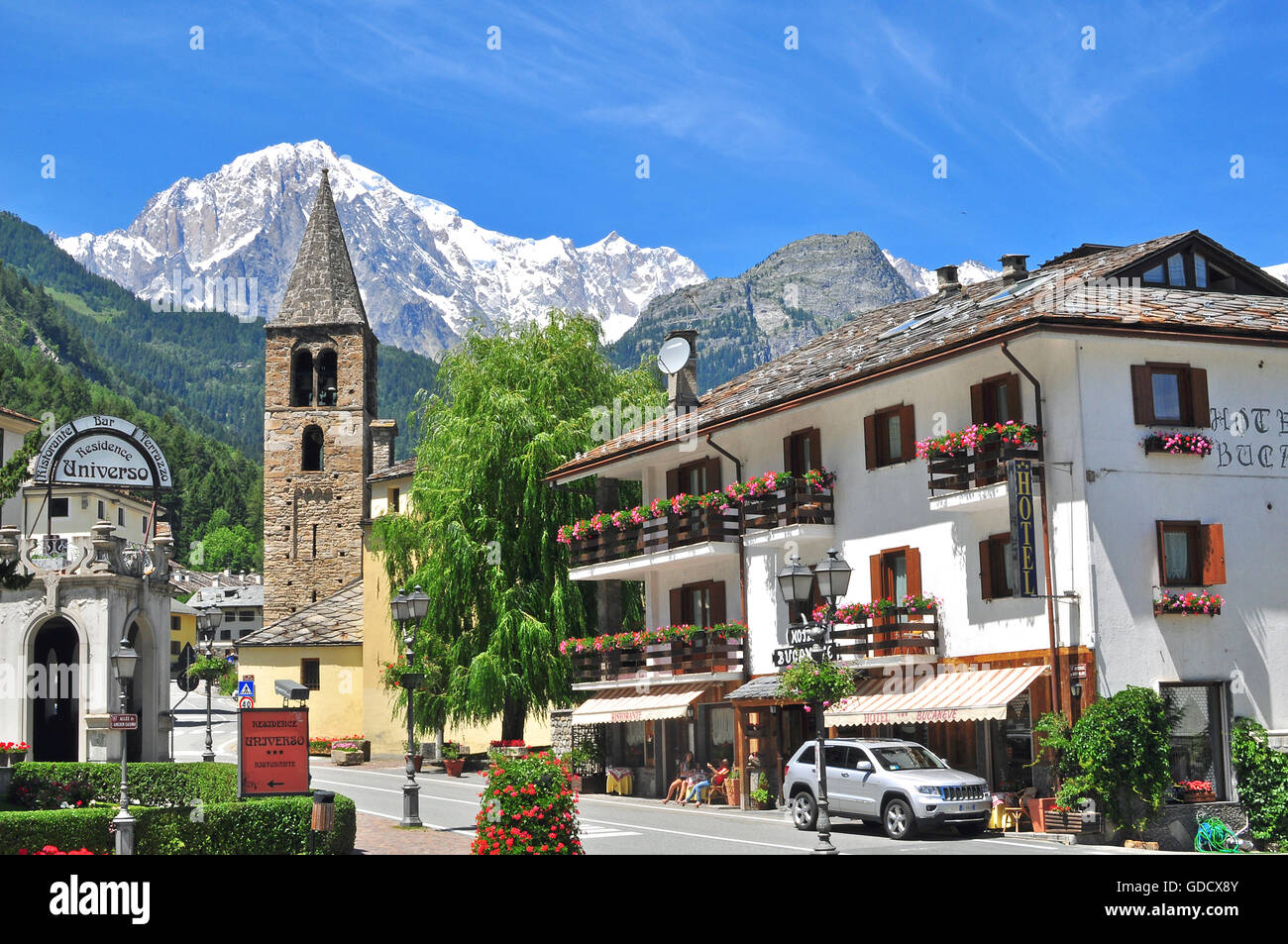 PRE SAINT DIDIER, Italien - 26 Juni: Blick auf die Straße im Stadtzentrum von Pre-Saint-Didier am 26. Juni 2015. Stockfoto