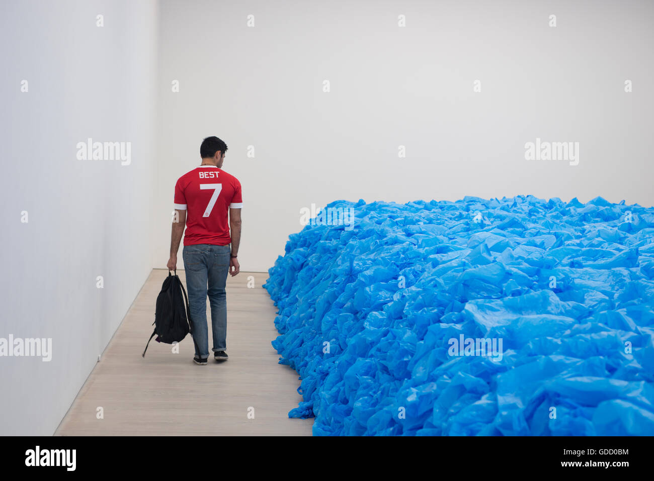 Besucher-Ansichten, alles Installation bei Saatchi Gallery in London gehen muss Stockfoto