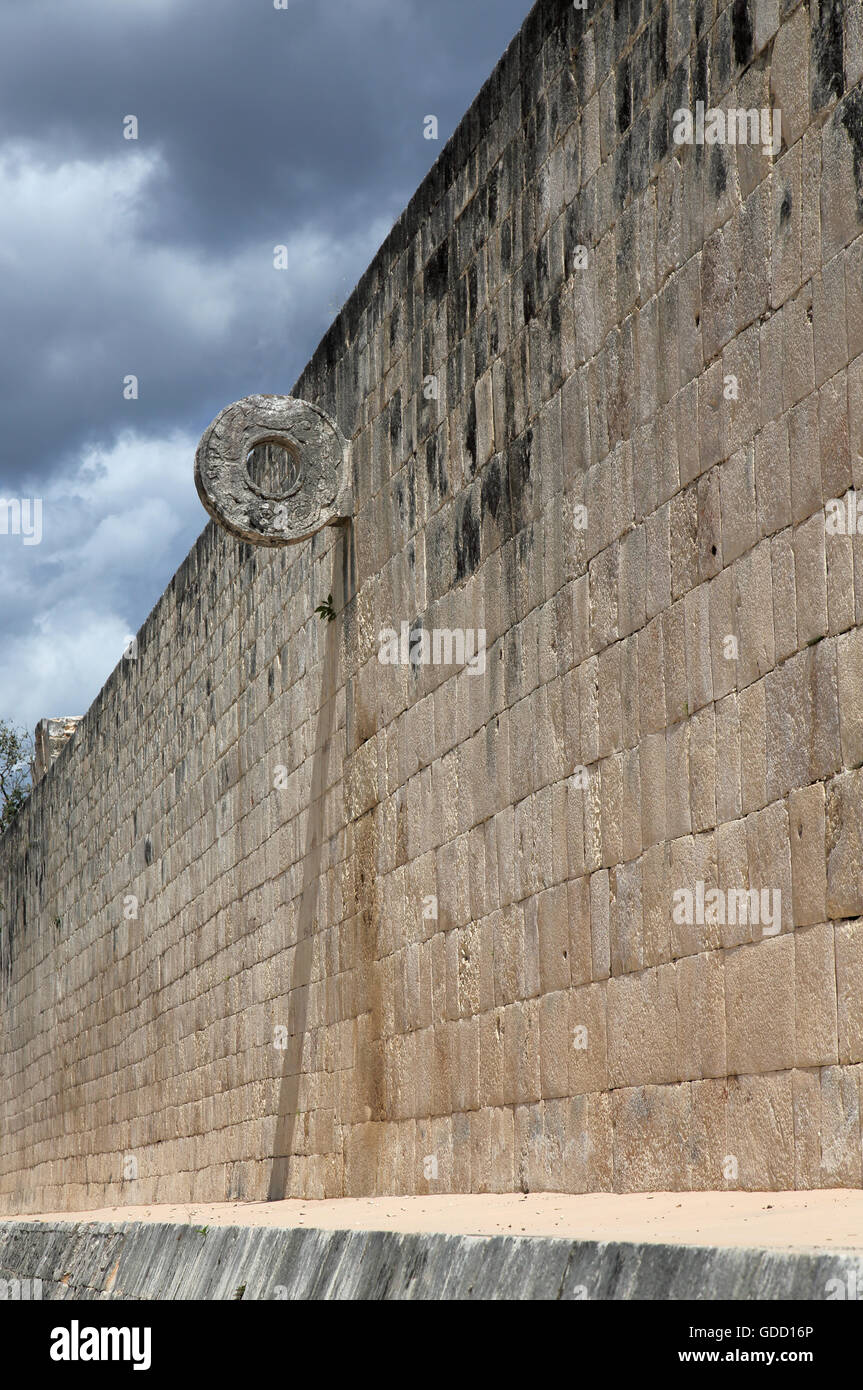 das Ballspiel in der alten Maya-Gebäude bei Chicken Itza mexico Stockfoto