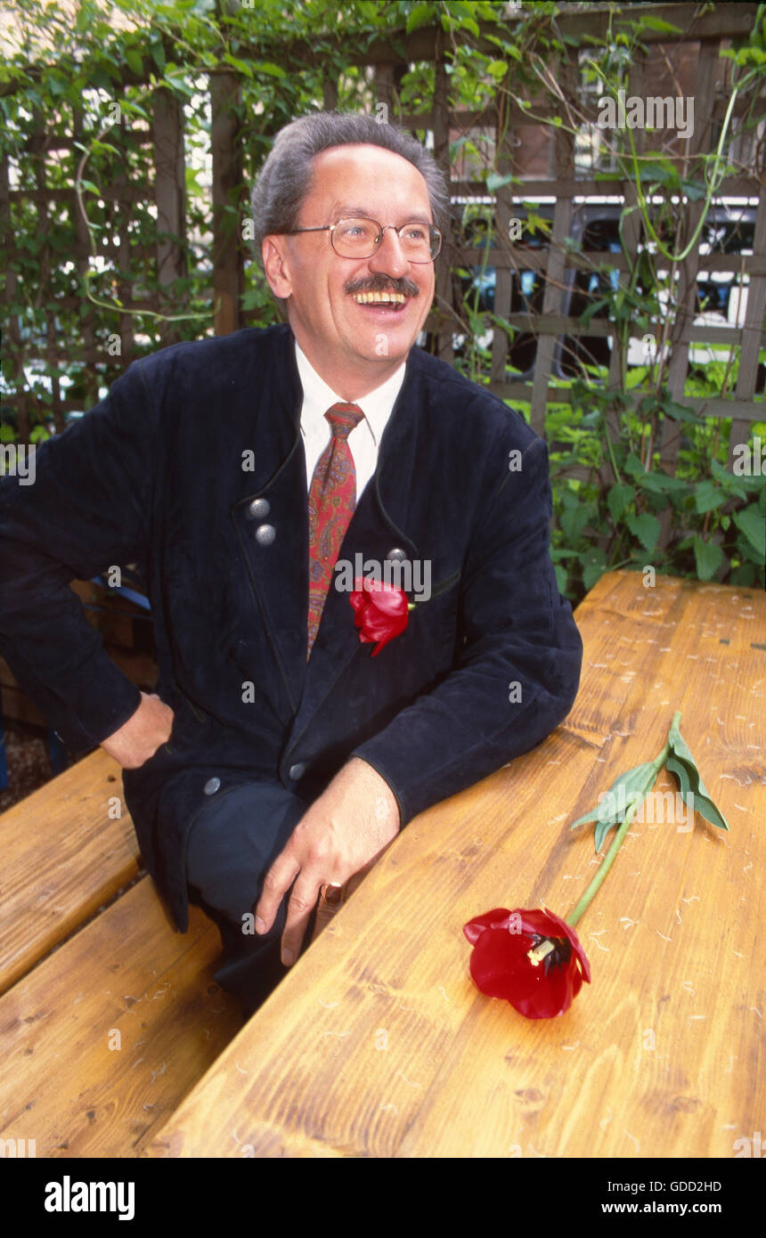 Ude, Christian, *26.10.1947, deutscher Politiker (SPD), halbe Länge, als Oberbürgermeisterkandidat der Münchner Sozialdemokratischen Partei Deutschlands, im Biergartenrestaurant "Schlachthof", München, Deutschland, 1993, Stockfoto