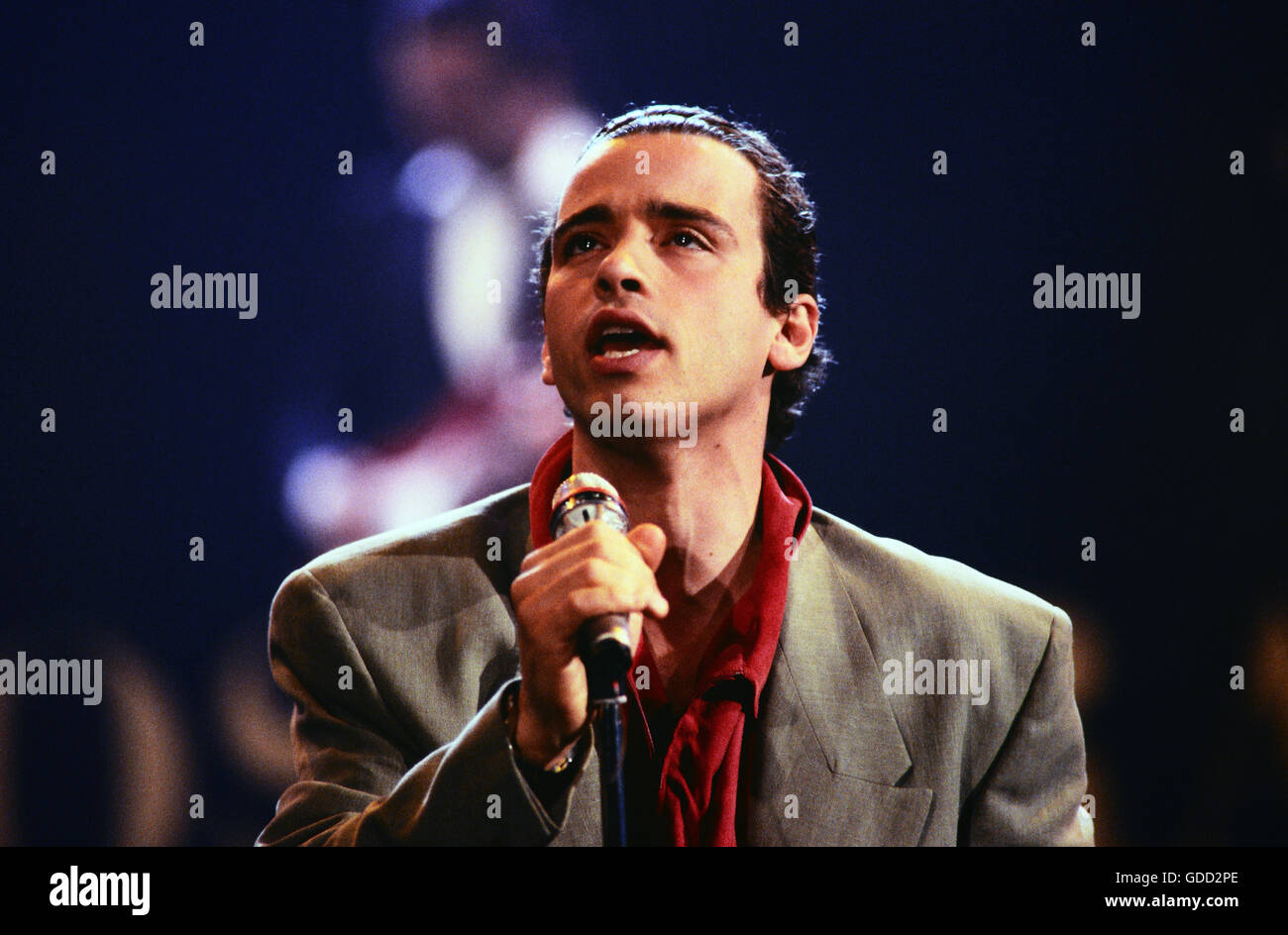 Ramazzotti, Eros, * 28.10.1963, italienischer Sänger, halbe Länge, Bühnenauftritt im Telecast 'Wetten dass...?', Festsaal Hof, Oberfranken, 7.4.1990, Stockfoto
