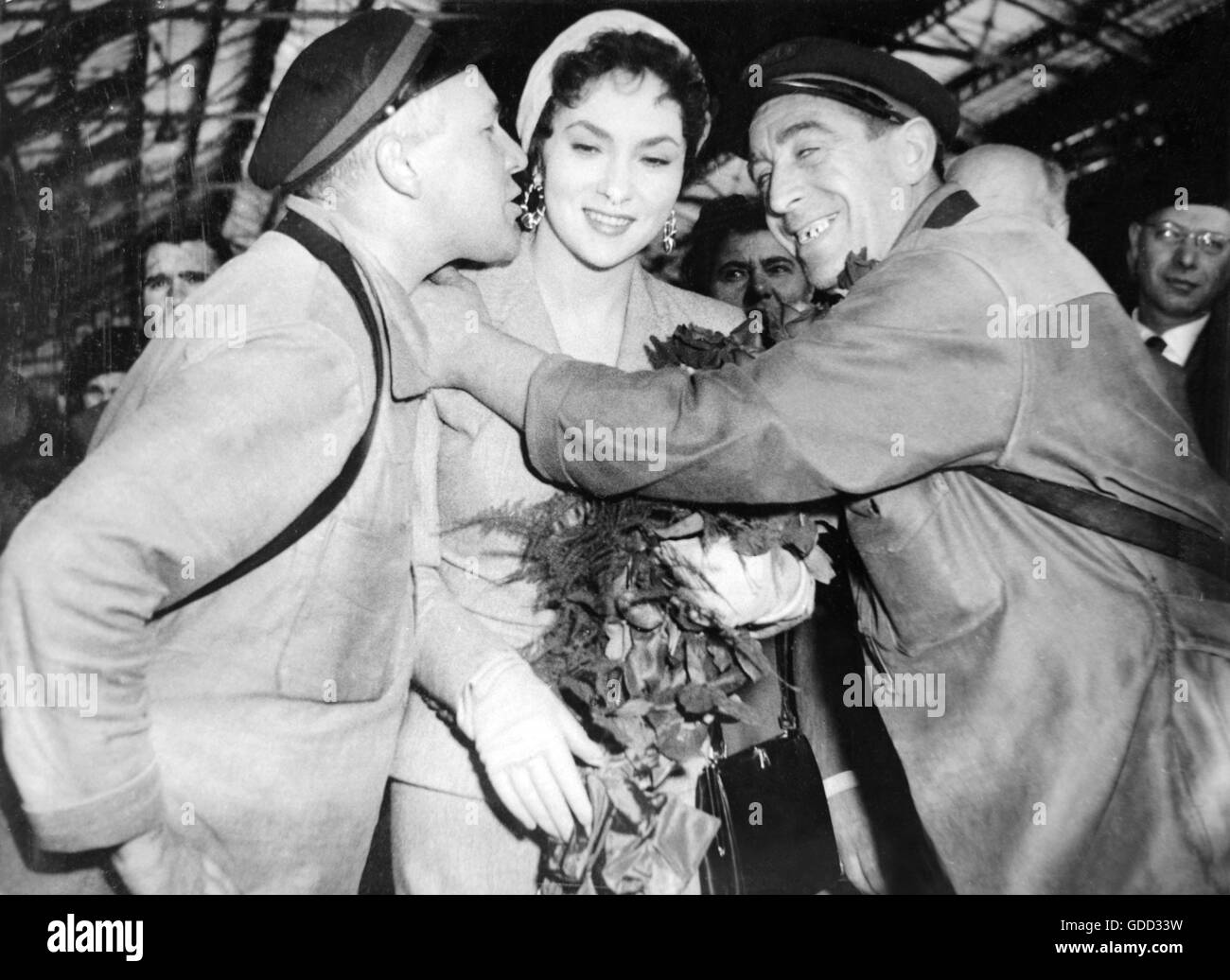 Lollobrigida, Gina, * 4.7.1927, italienische Schauspielerin, halbe Länge, Gare de Lyon, Paris, 20.9.1955, Stockfoto