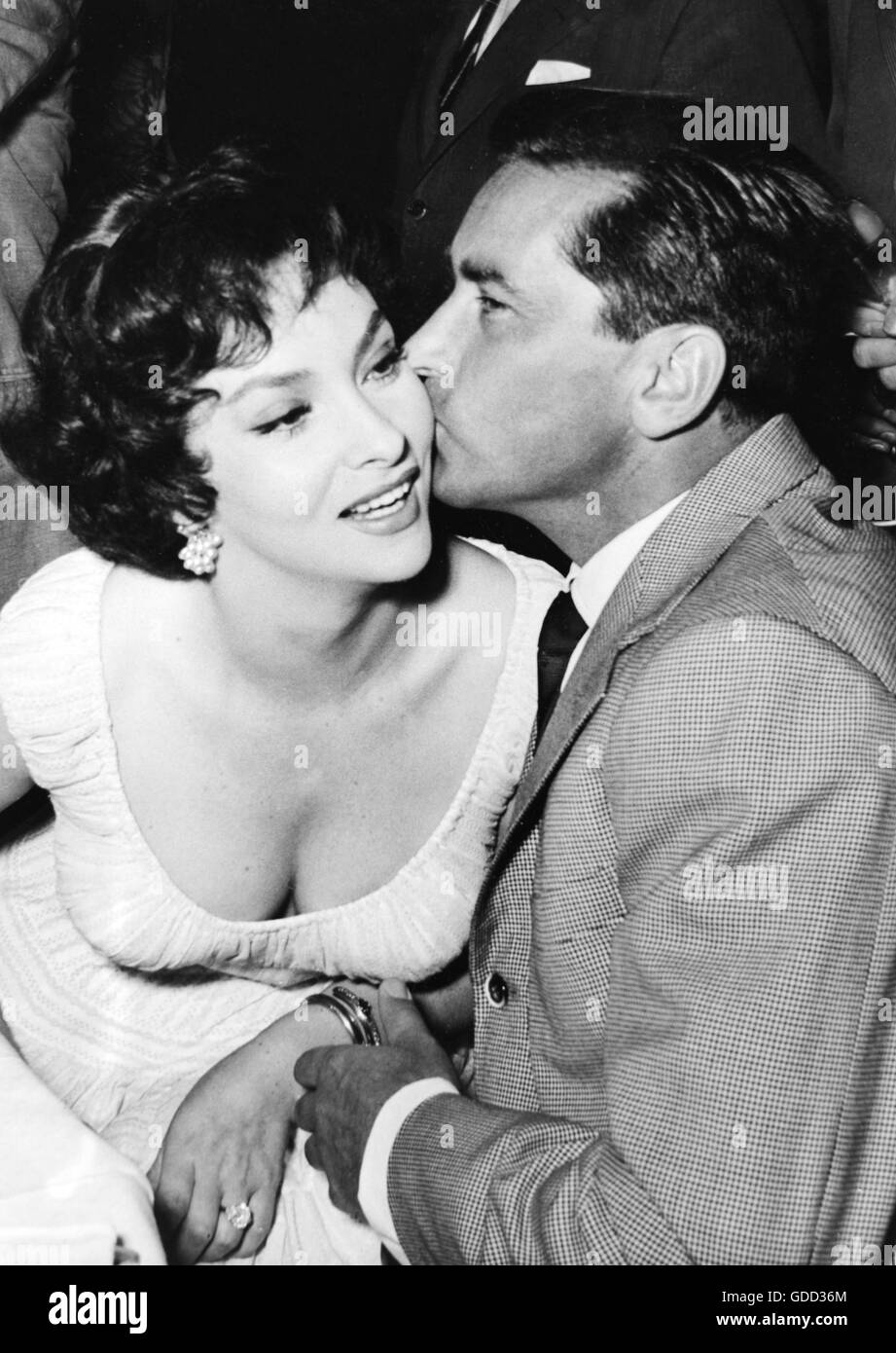 Lollobrigida, Gina, * 4.7.1927, italienische Schauspielerin, halbe Länge, mit Ehemann Milko Skofic, 1958, Stockfoto