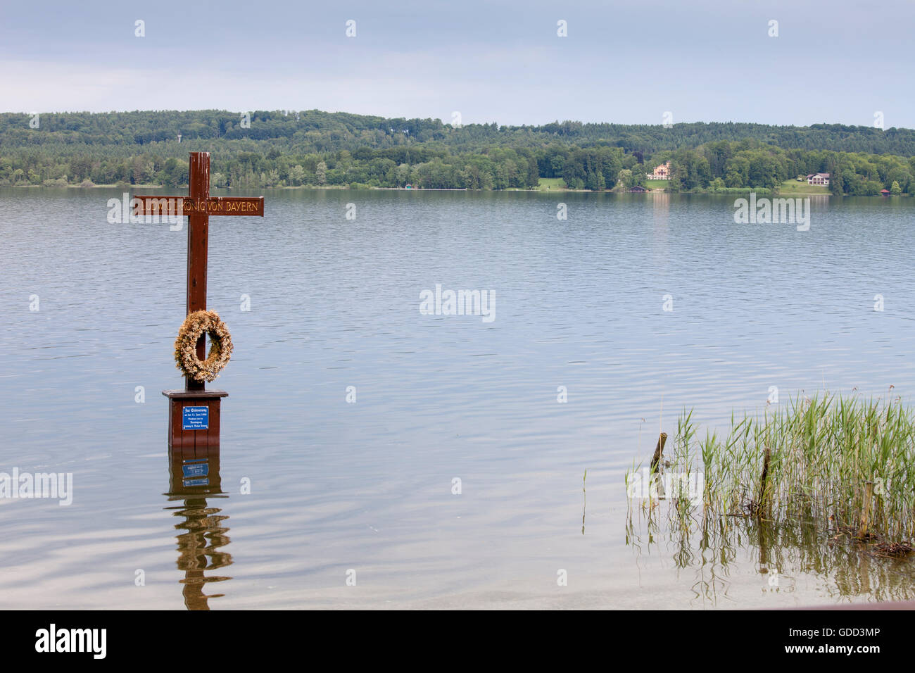 Ludwig II., 25.8.1845 - 13.6.1886, König von Bayern 10.3.1864 - 13.6.1886, Gedenkkreuz für König Ludwig II., Sterbeort, Starnberger See, Bayern, Stockfoto