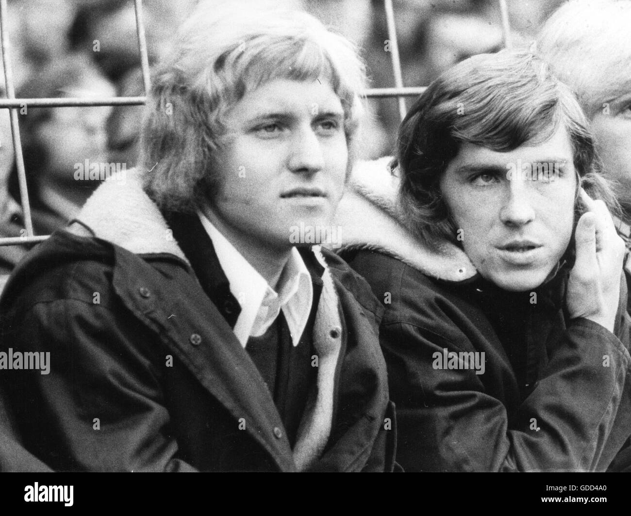 Fischer, Klaus, * 27.12.1949, deutscher Fußballspieler, Stürmer für den FC Schalke 04, halbe Länge, mit Jürgen Sobieray (links), 1972, Stockfoto
