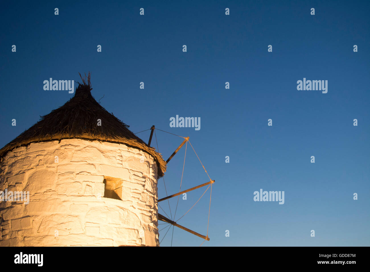 Windmühle in Chora von Kythnos Stockfoto