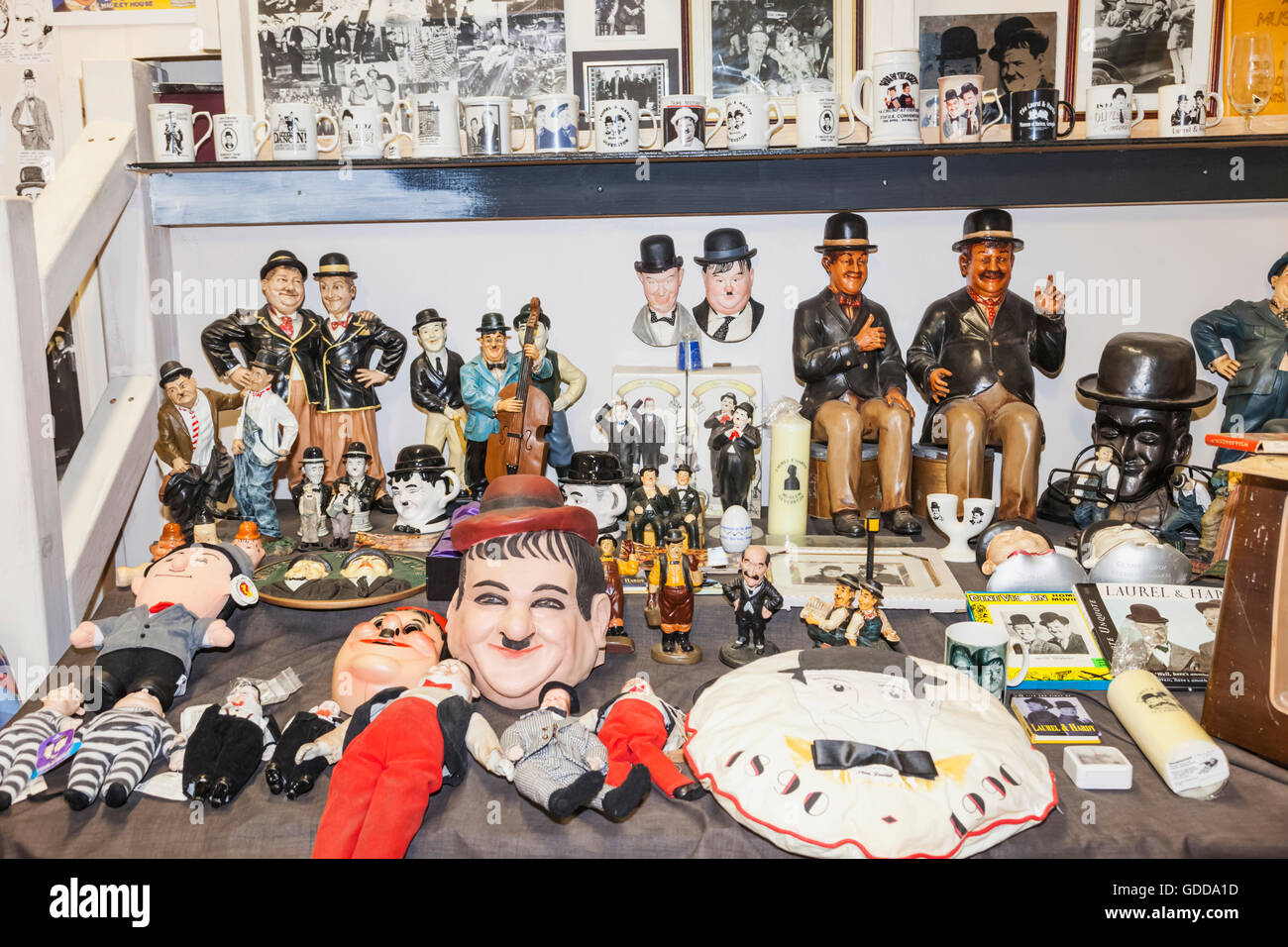 England, Cumbria, Lake District, Ulverston, Laurel und Hardy Museum, Anzeige von Laurel und Hardy Memorabilien Stockfoto