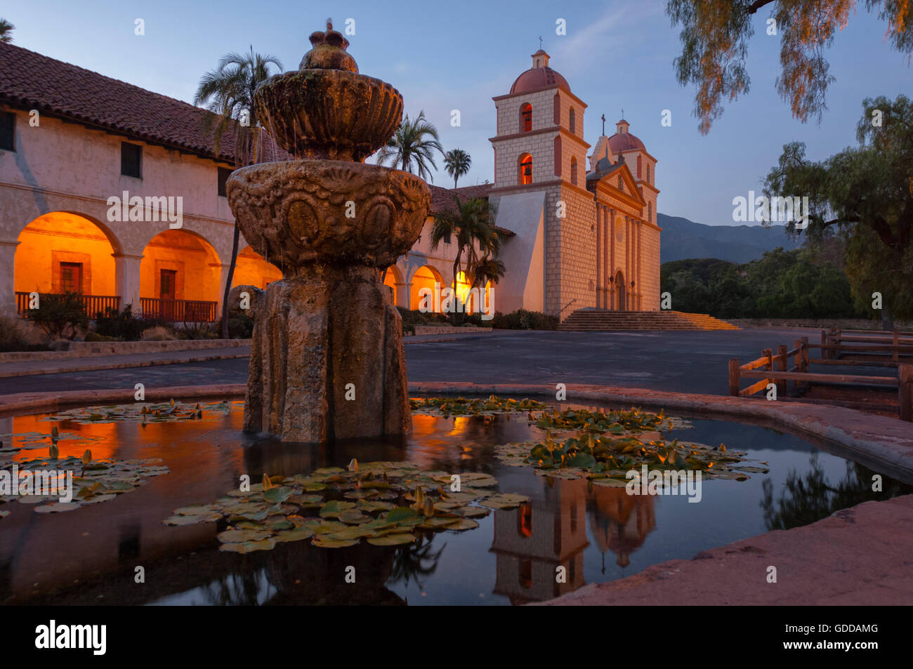 USA, California, Küste, Santa Barbara Mission Stockfoto