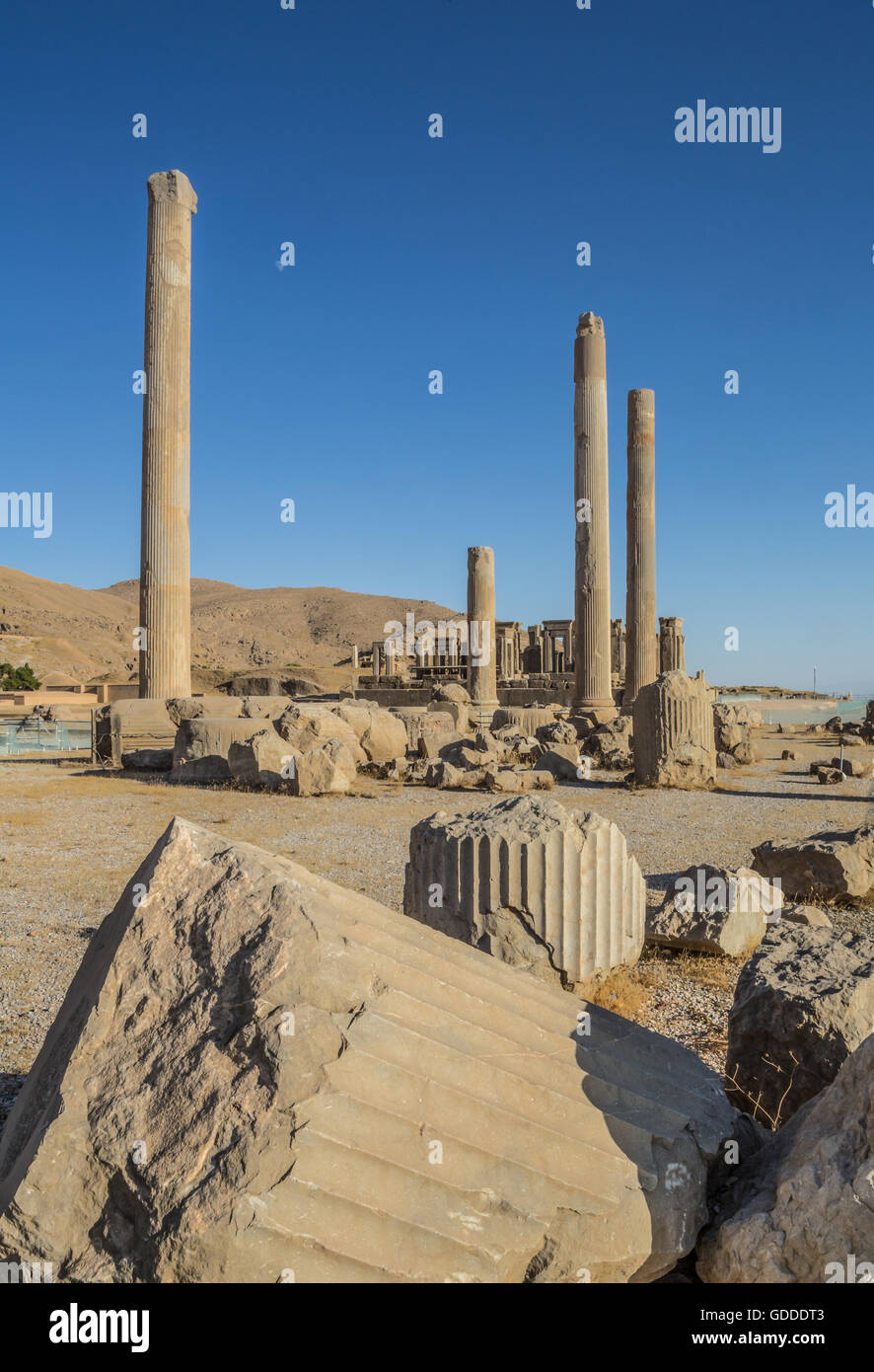 Iran, Stadt Persepolis, Apadana Palast Spalten und Tripylon Publikum Stockfoto