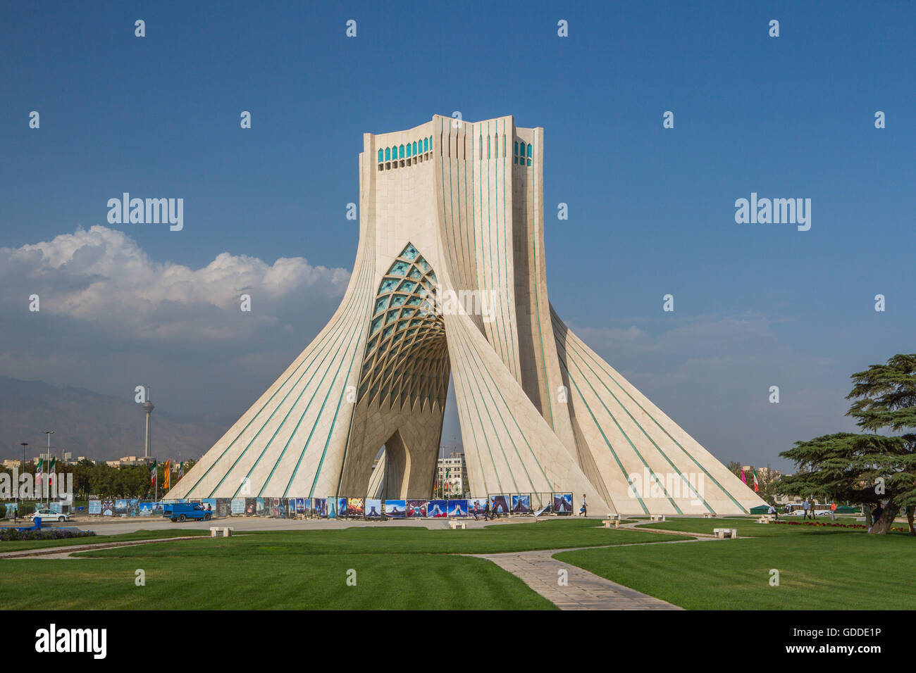 Iran, Teheran Stadt, Azadi-Turm (Borj-e Azadi), Milad Tower Stockfoto