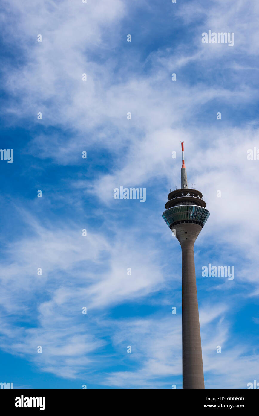 Rheinturm, Fernsehturm der Landeshauptstadt Düsseldorf, Rheinland, Nordrhein-Westfalen, Deutschland, Europa Stockfoto