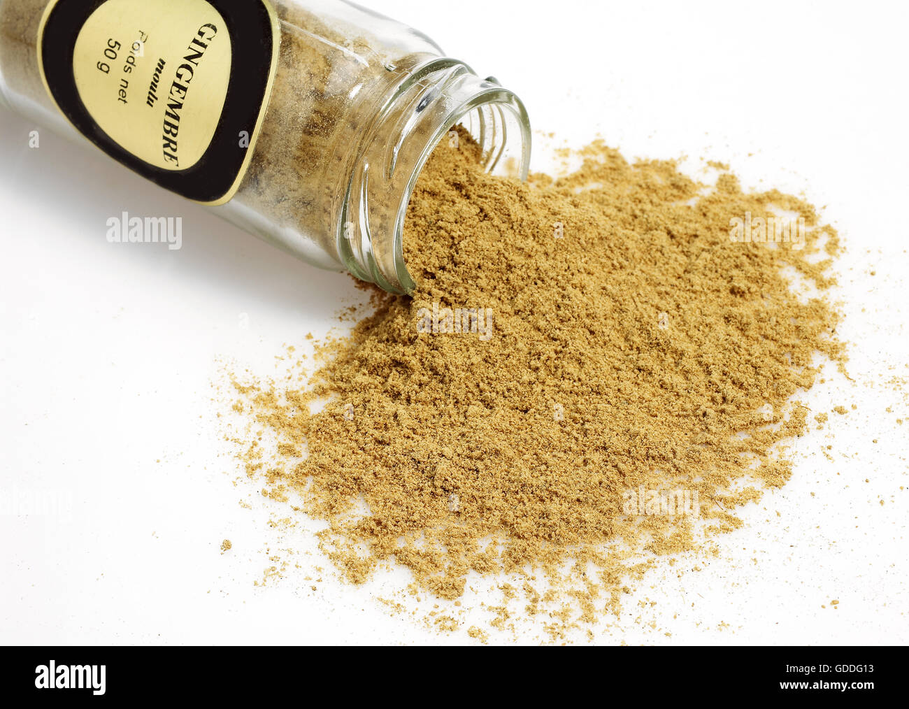 Ginger Powder, Zingiber Officinale vor weißem Hintergrund Stockfoto