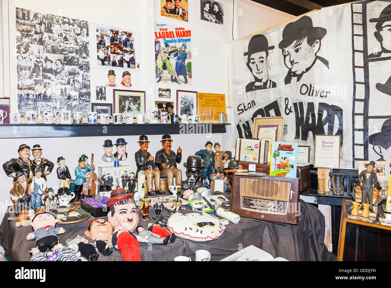 England, Cumbria, Lake District, Ulverston, Laurel und Hardy Museum, Anzeige von Laurel und Hardy Memorabilien Stockfoto