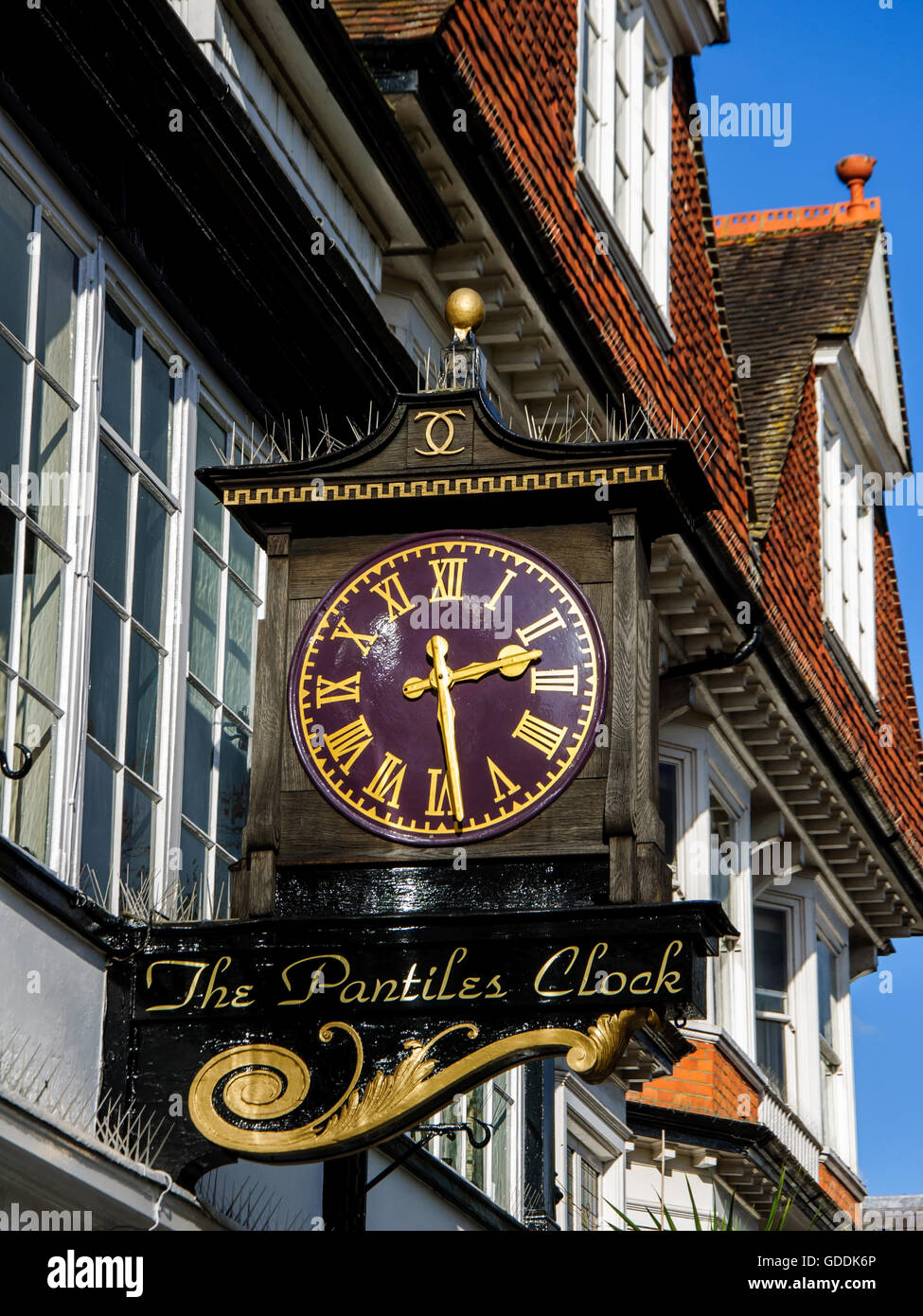 Die Pantiles-Uhr auf den Pantiles in Tunbridge Wells, Kent Stockfoto