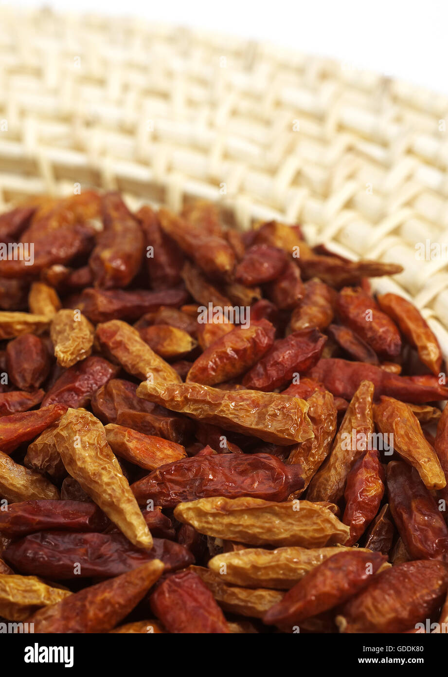 BIRD PEPPER IN EINEM KORB Stockfoto