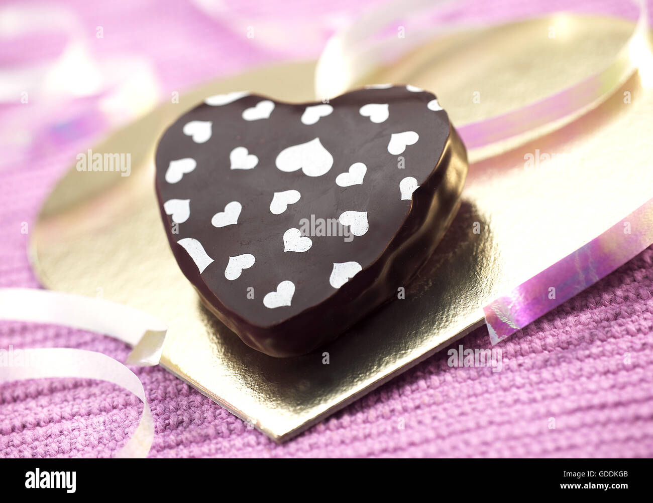 Schokoladenherz, Geschenk für den Valentinstag Stockfoto