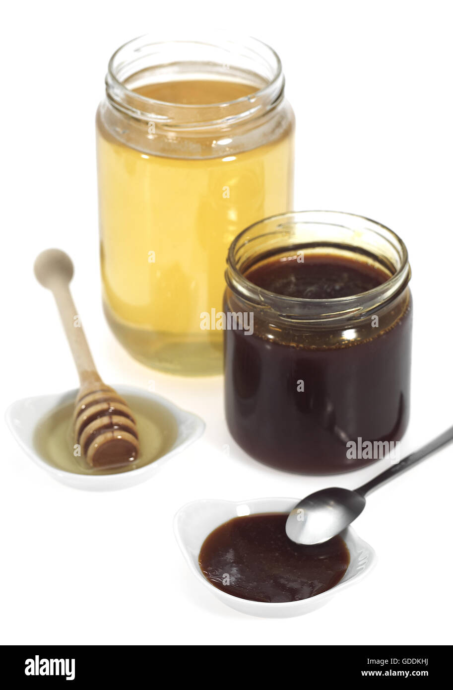 Melasse und Honigtöpfe auf weißen Hintergrund Stockfoto