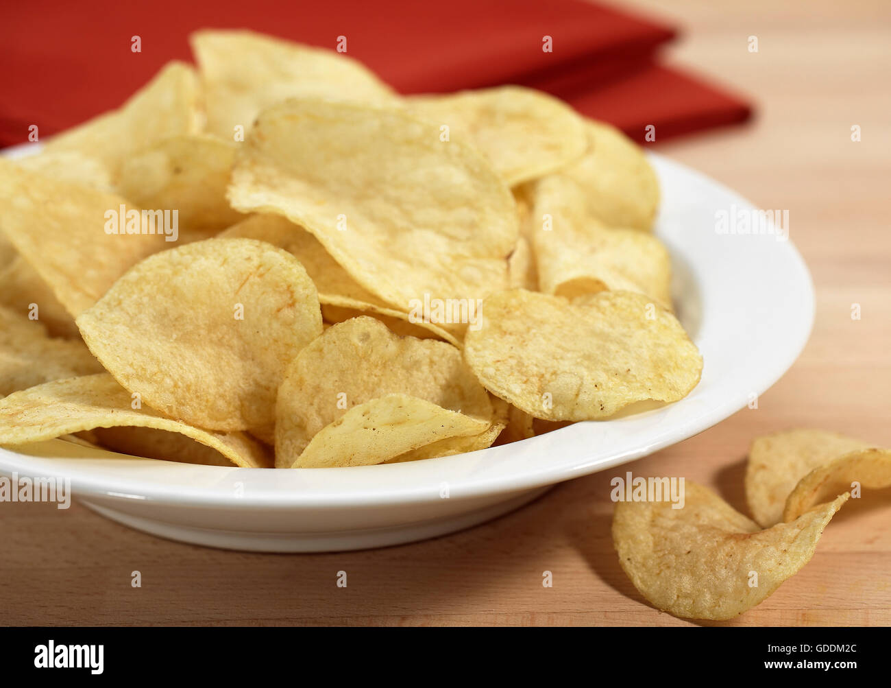 Kartoffel-Chips in einem Teller Stockfoto