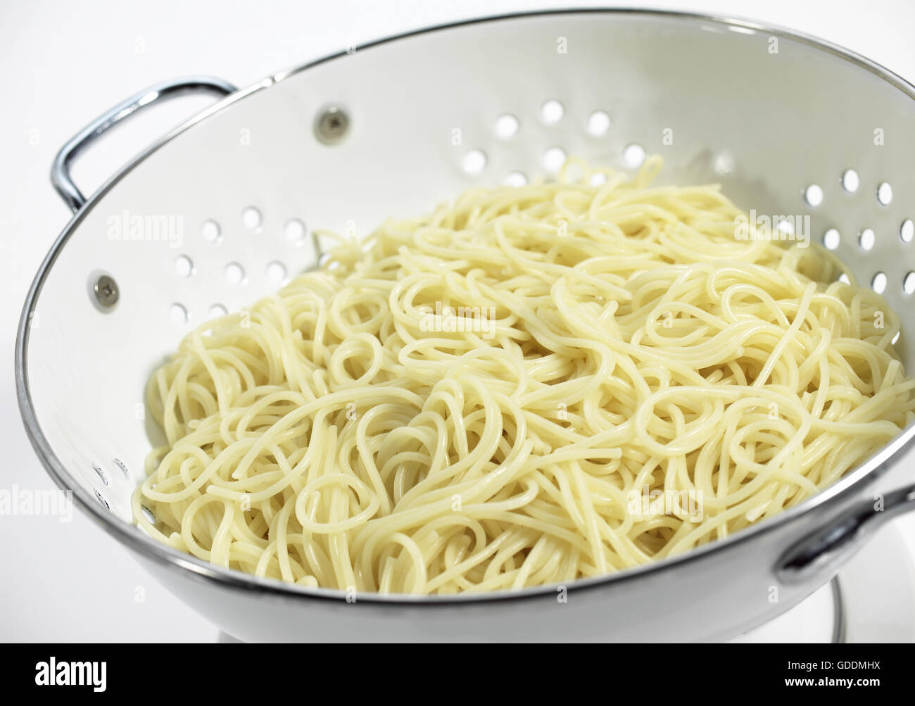 Spaghetti Nudeln in Skimmer Stockfoto