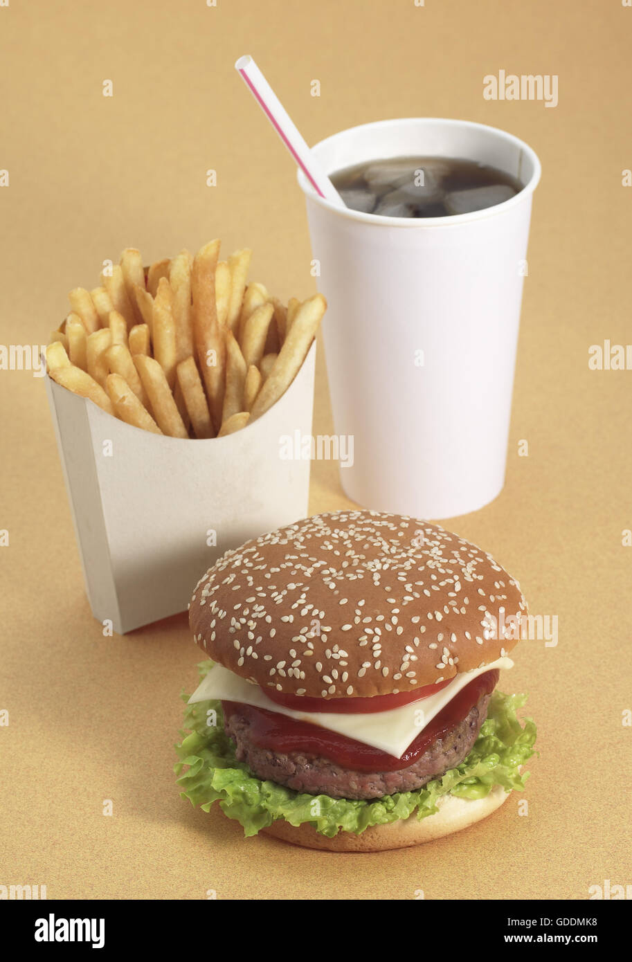 Hamburger mit Pommes Frites und Coca Cola Stockfoto