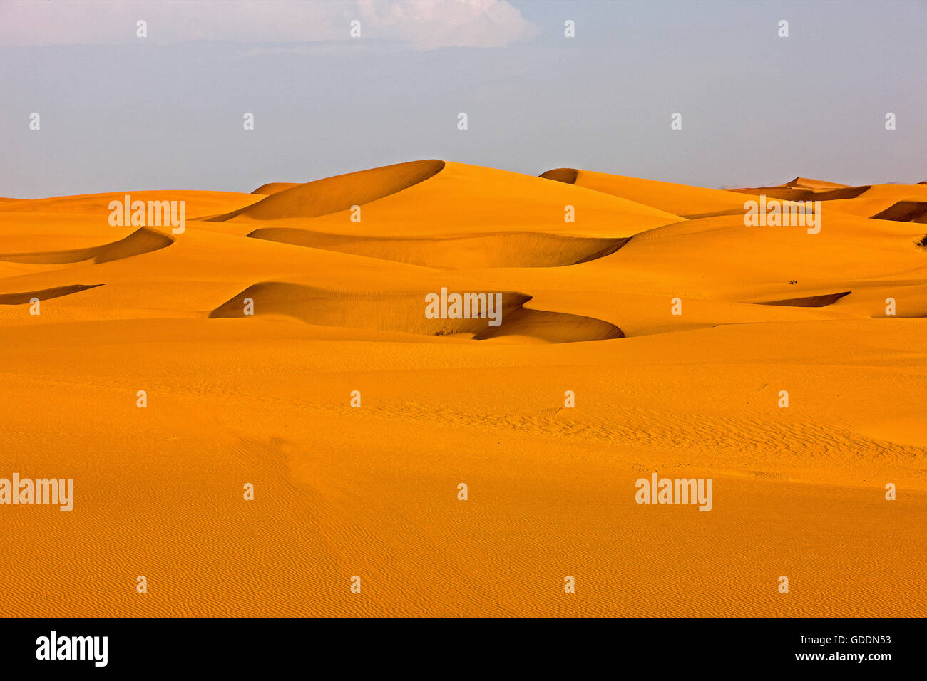 Sanddünen in der Wüste in der Nähe von Walvis Bay, Namibia Stockfoto