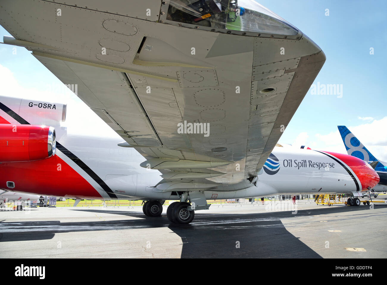 Farnborough, Hampshire, UK. 14. Juli 2016. Tag 4 der Farnborough International Airshow. Boeing 727 für Oil Spill Response mit seiner Sprühsystem angepasst unter an der Rückseite angebracht.  Oil Spill Response reist weltweit reagieren auf Industrie Öl verschütten Freitag 15. feiert das hundertjährige Jubiläum der Firma Boeing. Bildnachweis: Wendy Johnson/Alamy Live-Nachrichten Stockfoto