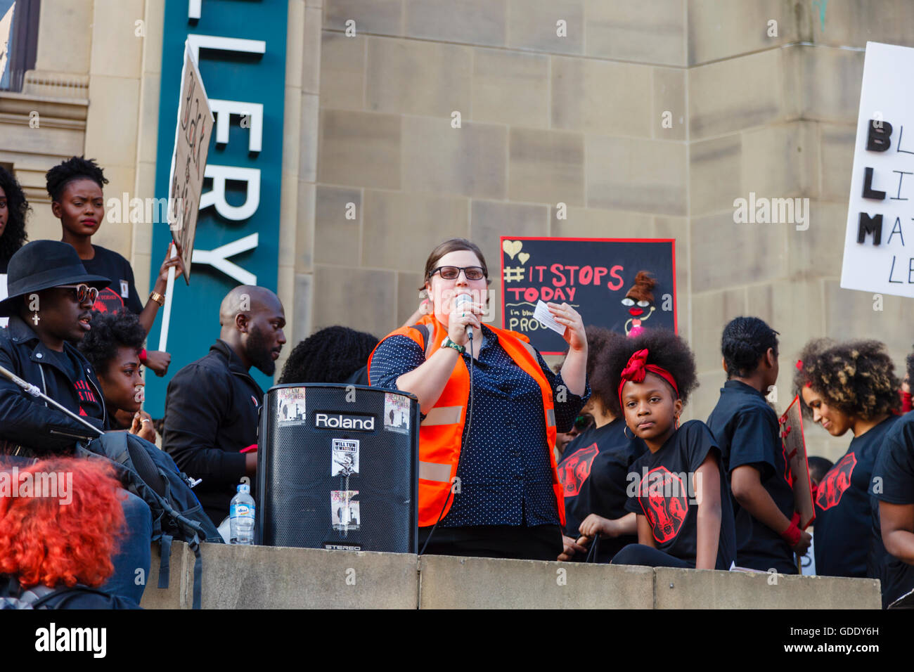 Leeds, West Yorkshire, Großbritannien. 14. Juli 2016.   Führer der Black lebt März sprechen die Massen in Leeds City Centre-Credit: Graham Hardy/Alamy Live News Stockfoto