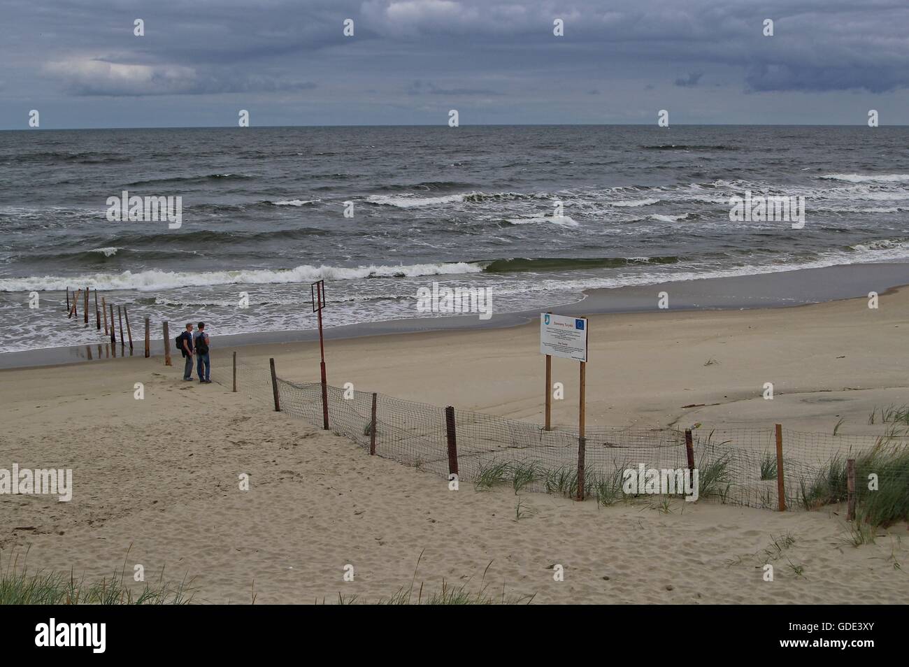 Piaski, Polen 16. Juli 2016 Grenze zwischen Polen und der Russischen Föderation in Piaski (Krynica Morska). Nach Aussetzung der kleinen Grenzverkehr mit Russland am 1. Juli, Patrouille Offiziere des polnischen Grenzschutzes oft dem Grenzstreifen an der Grenze mit der Oblast Kaliningrad (Russland).  Aussetzung des kleinen Grenzverkehrs resultiert aus dem letzten NATO-Gipfel sowie die Ereignisse im Zusammenhang mit dem Weltjugendtag in Krakau. Bildnachweis: Michal Fludra/Alamy Live-Nachrichten Stockfoto