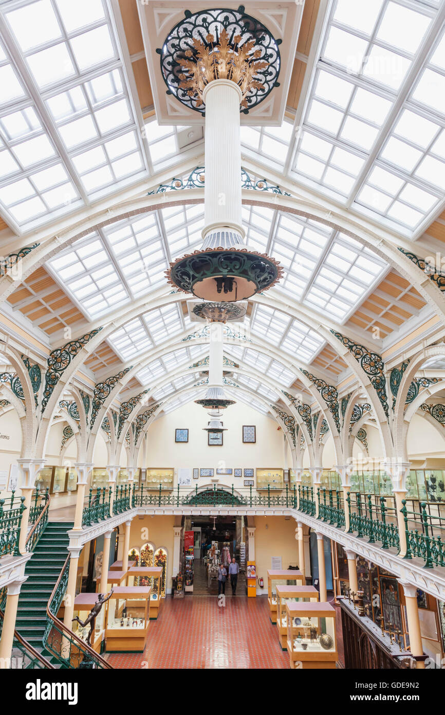 England, West Midlands, Birmingham, Birmingham Museum and Art Gallery, Innenansicht Stockfoto