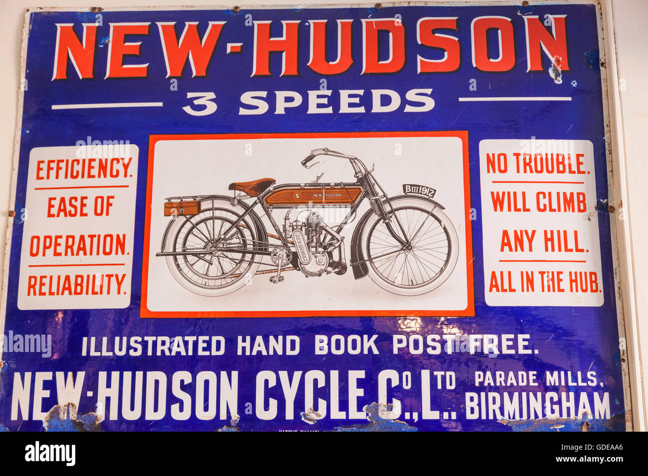 England, County Durham, Freilichtmuseum, Vintage Schild Werbung neue Hudson Motorrad Stockfoto